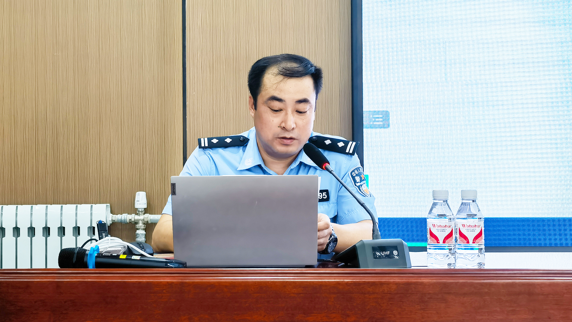 反诈杨警官.jpg