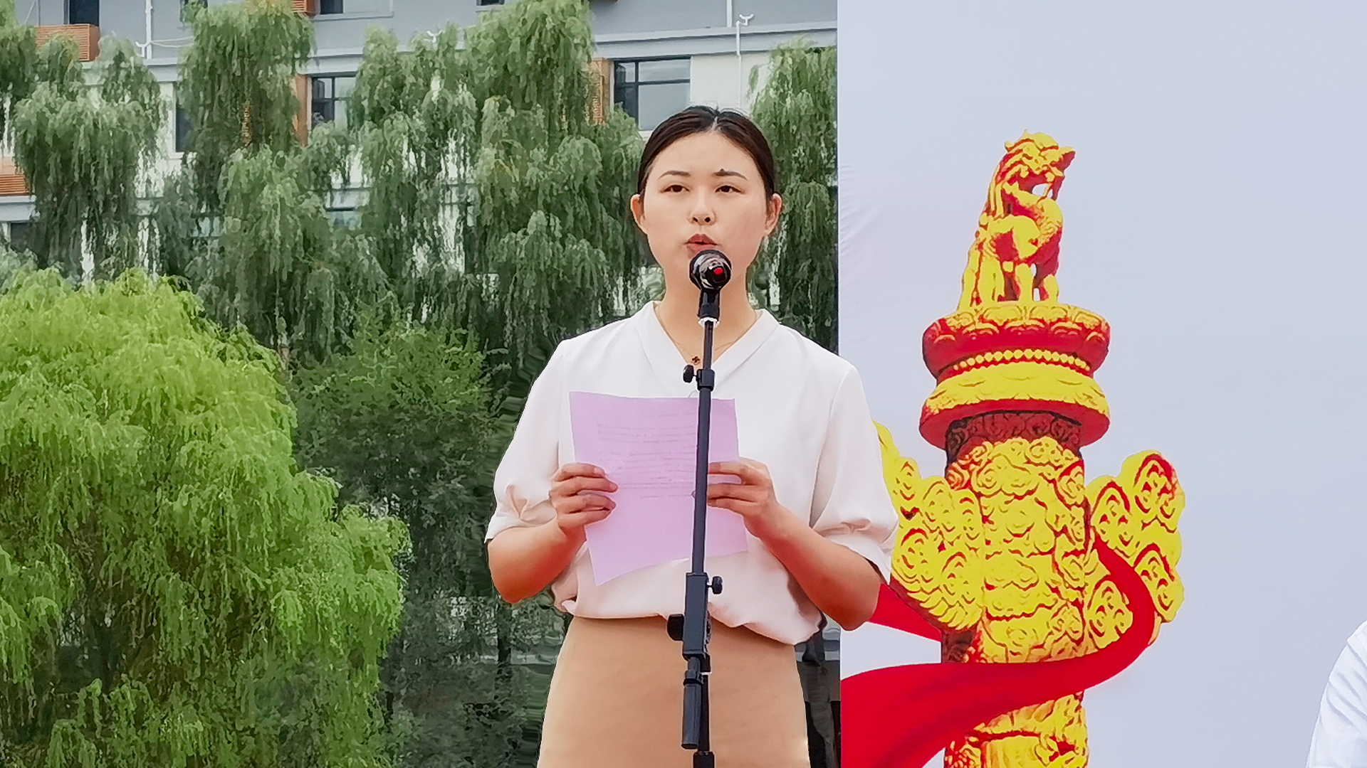 侯老师.jpg