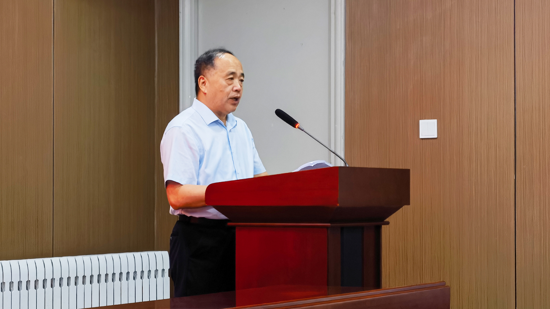王校长讲话.jpg