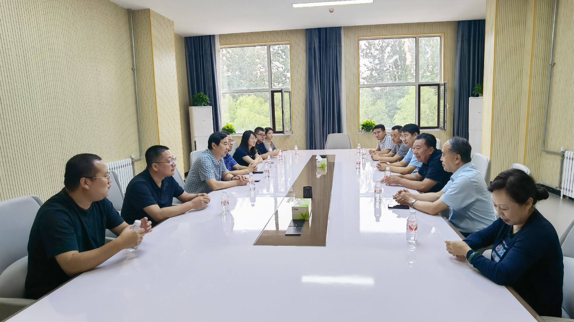 开会1.jpg