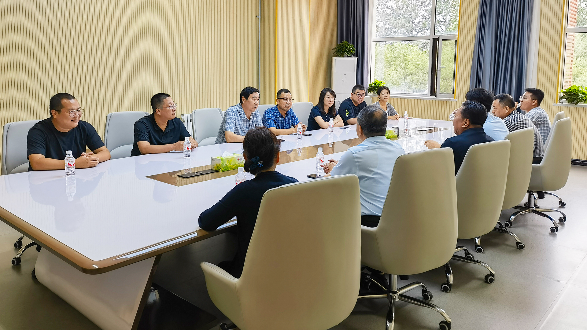开会2.jpg