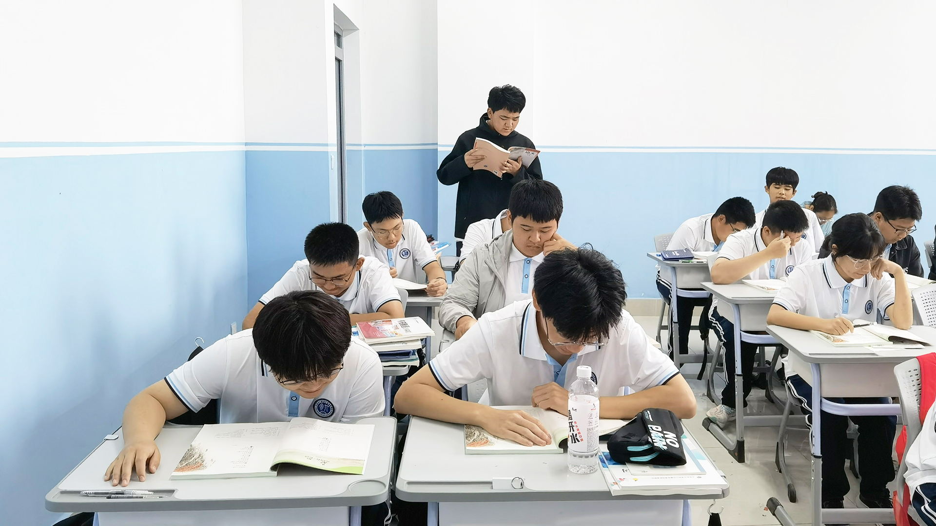 全体学生4.jpg