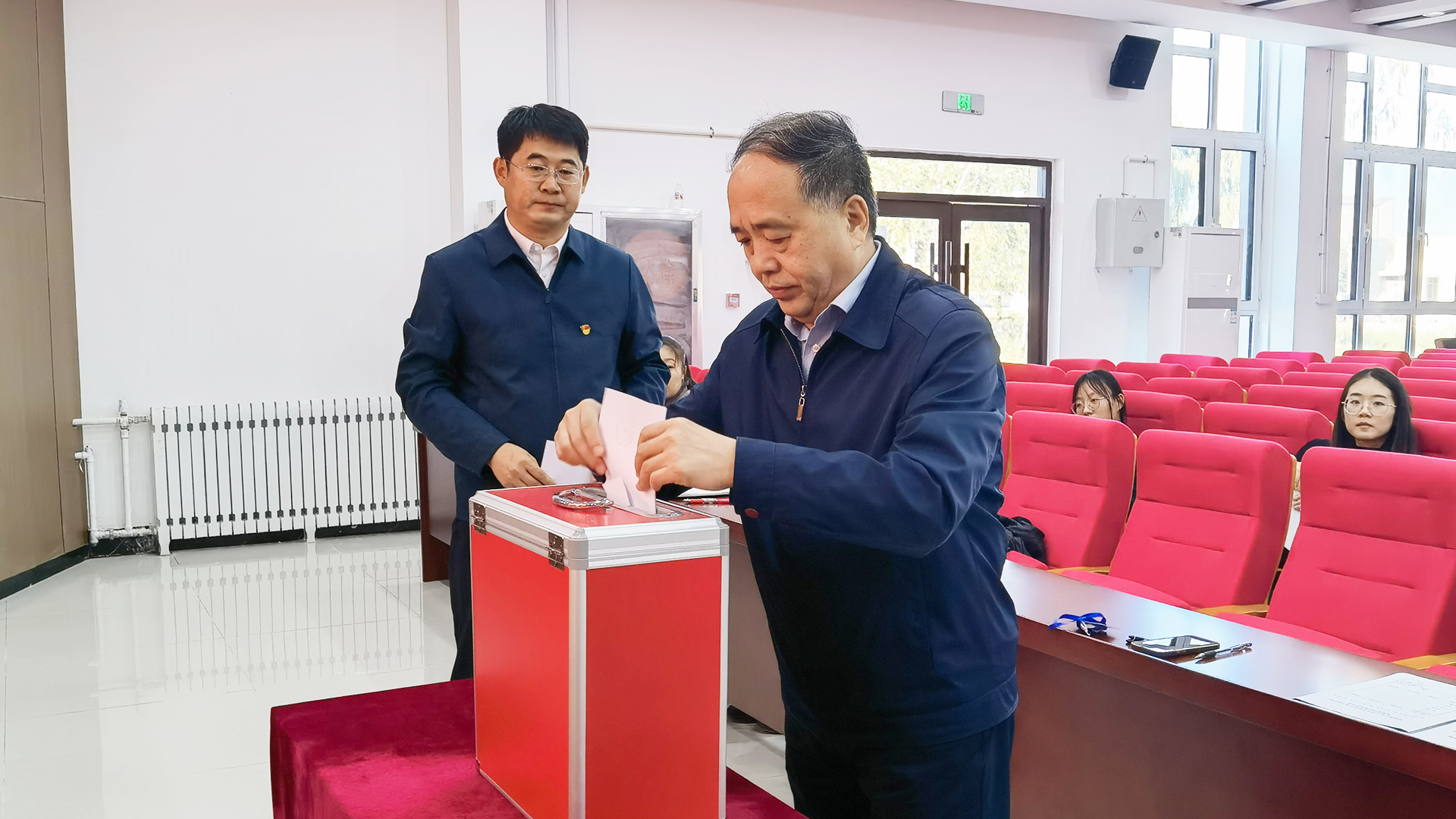 王校长投票.jpg