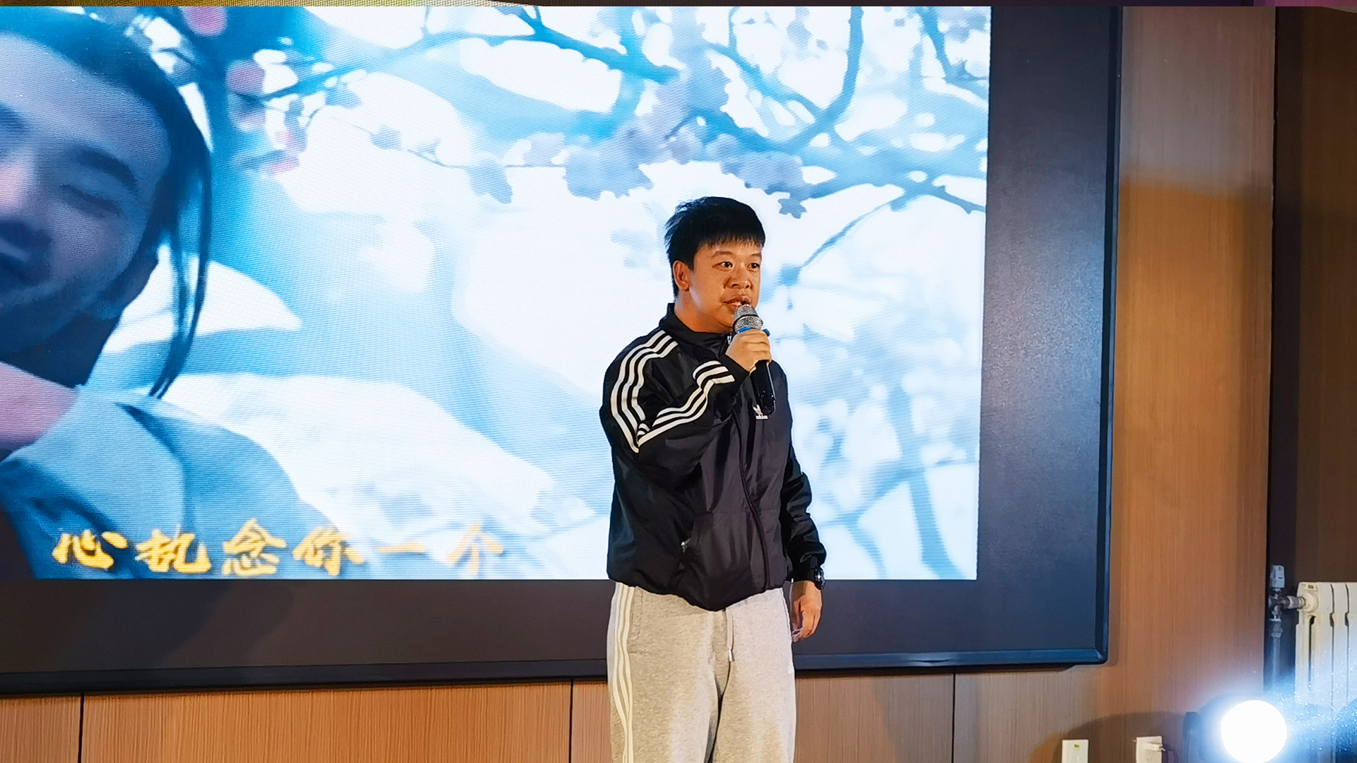 亚军选手.jpg 亚军选手.jpg