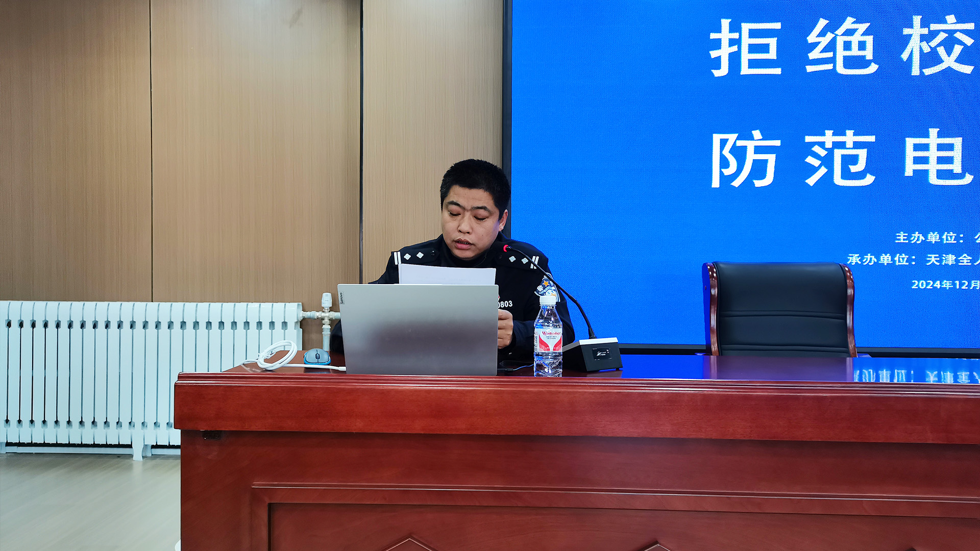 李小.jpg 李小.jpg