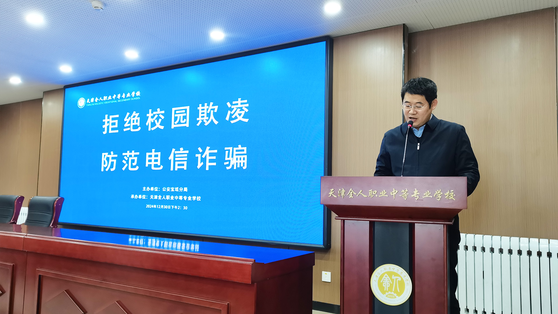 书记.jpg 书记.jpg