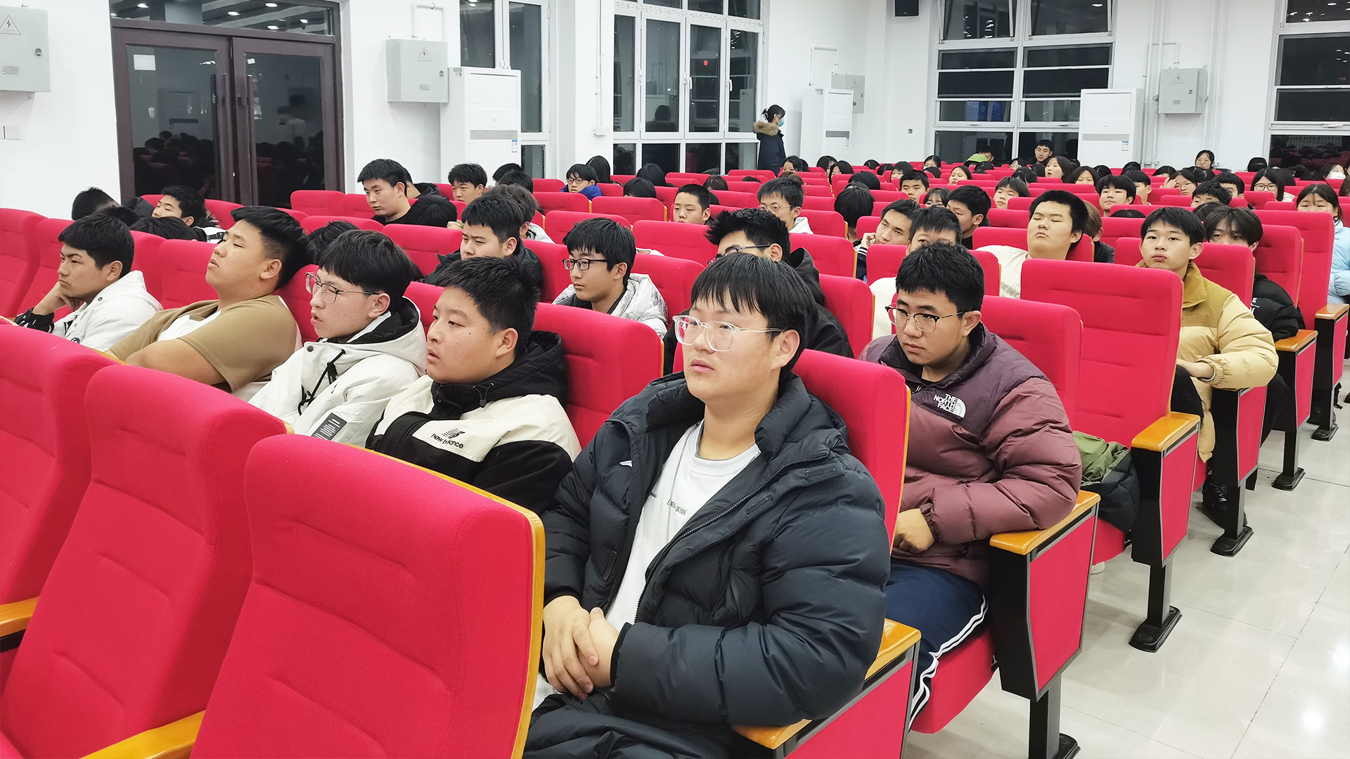 学生.jpg 学生.jpg