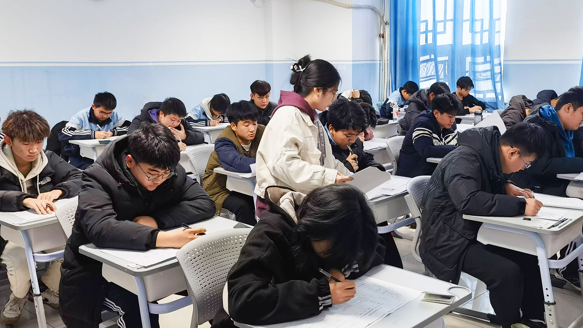 学生监考情况.jpg 学生监考情况.jpg