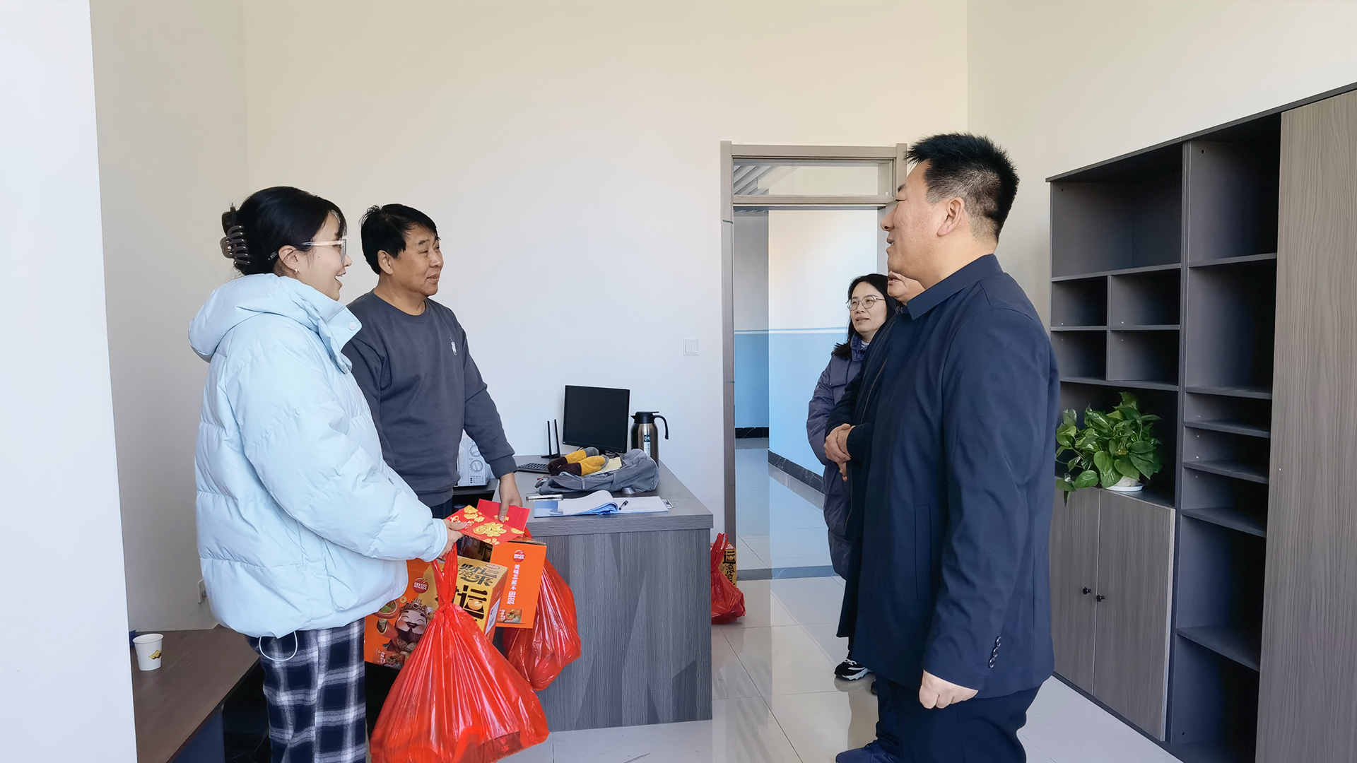 慰问2.jpg 慰问2.jpg