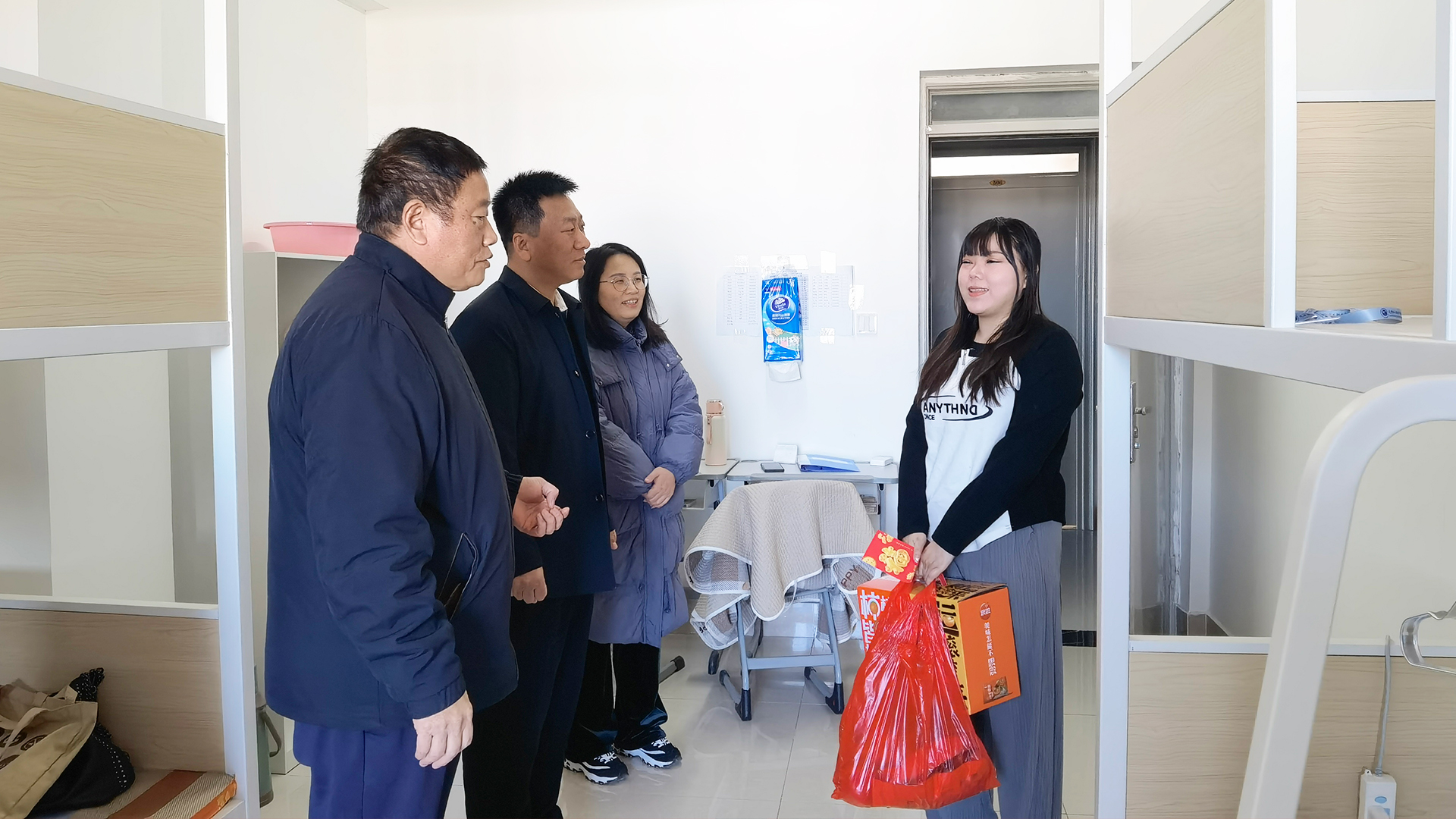 慰问3.jpg 慰问3.jpg