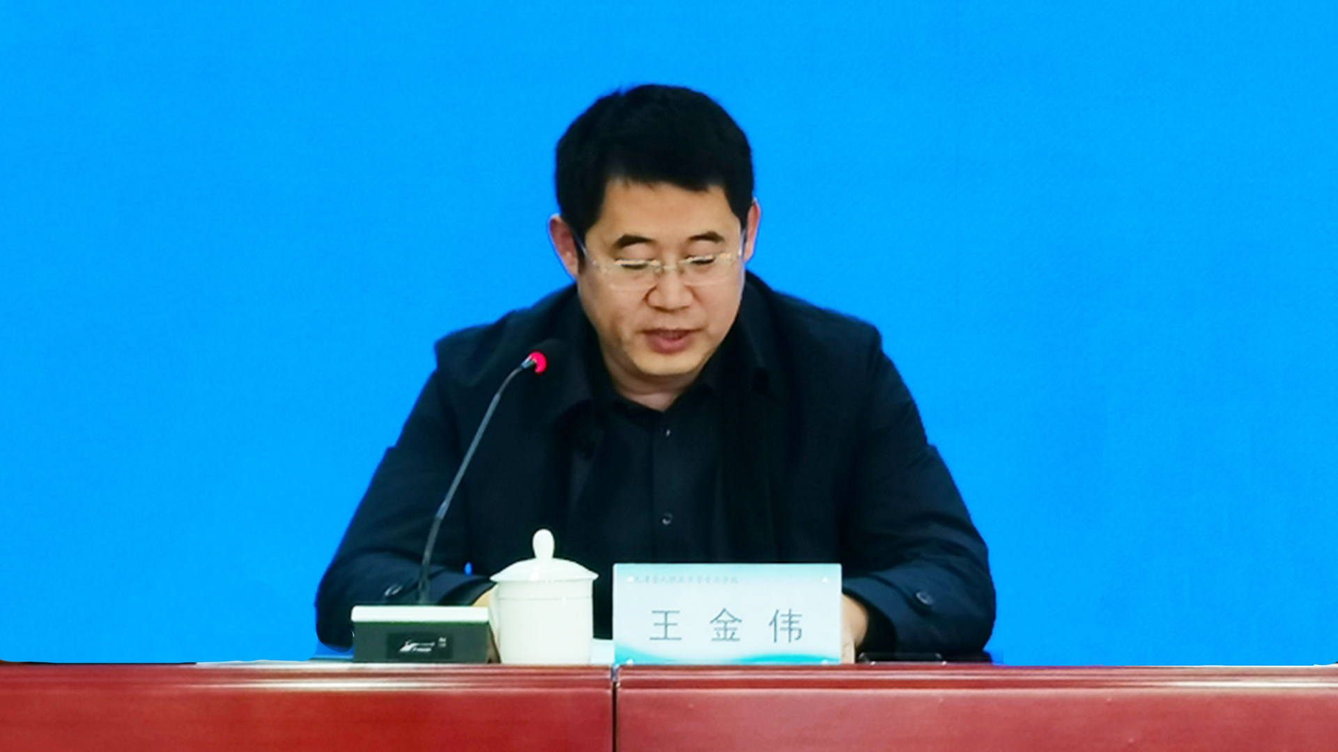 书记.jpg 书记.jpg