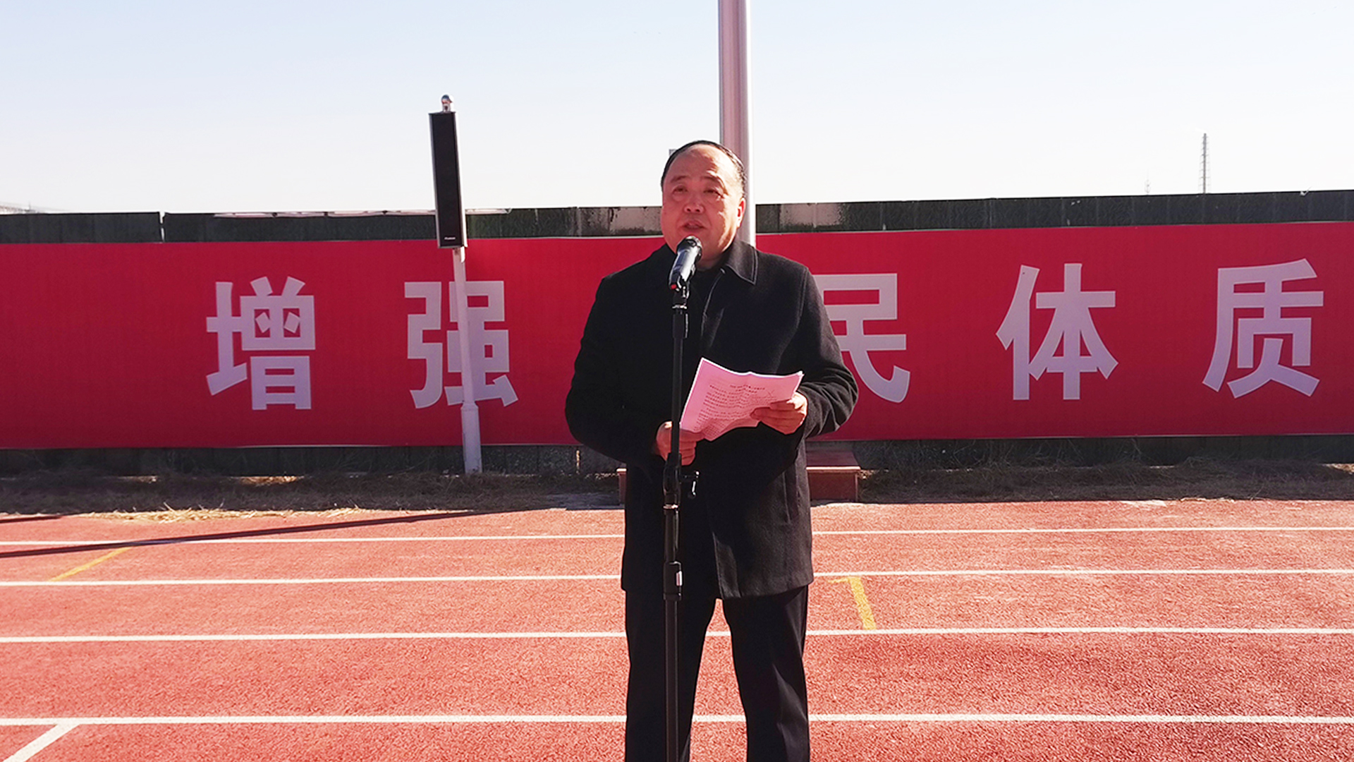 王校.jpg 王校.jpg