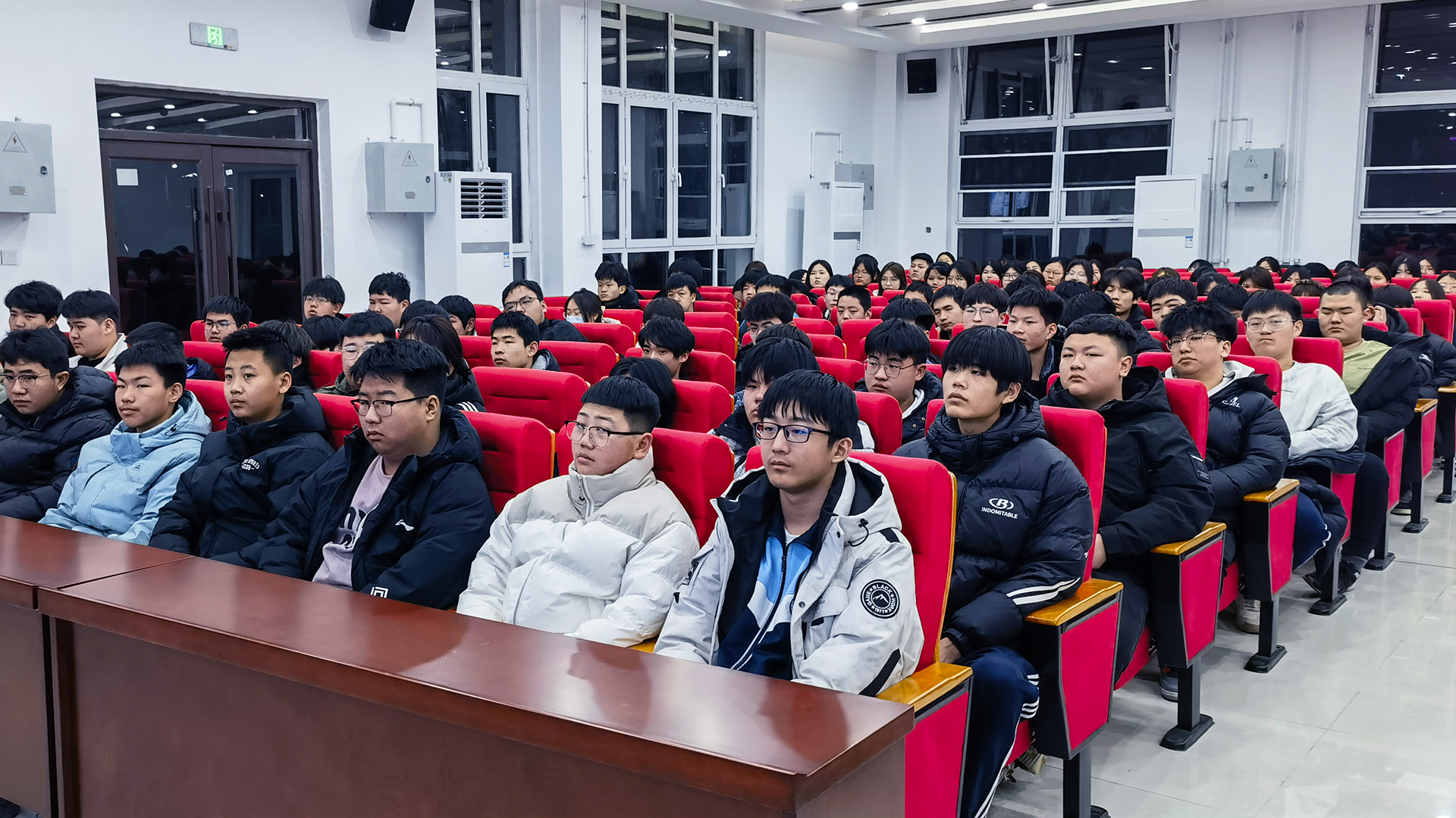 学生4.jpg 学生4.jpg