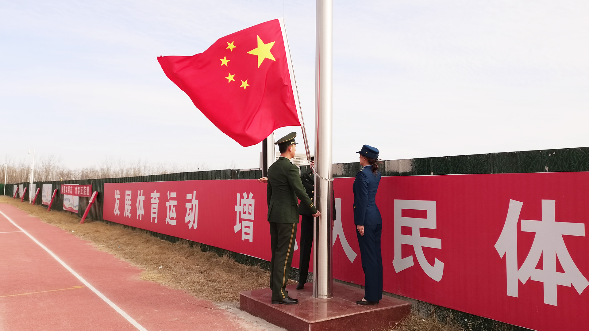 升旗.jpg 升旗.jpg