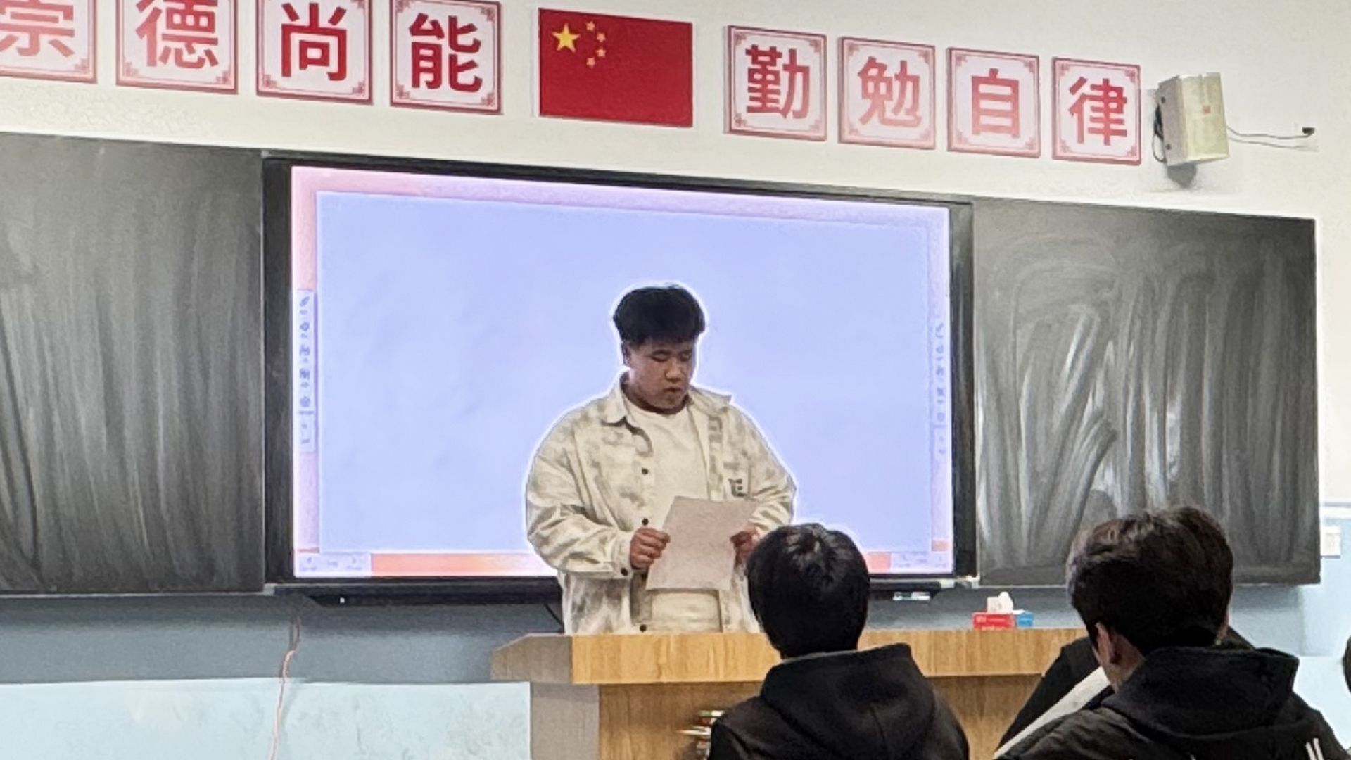 学生1.jpg 学生1.jpg