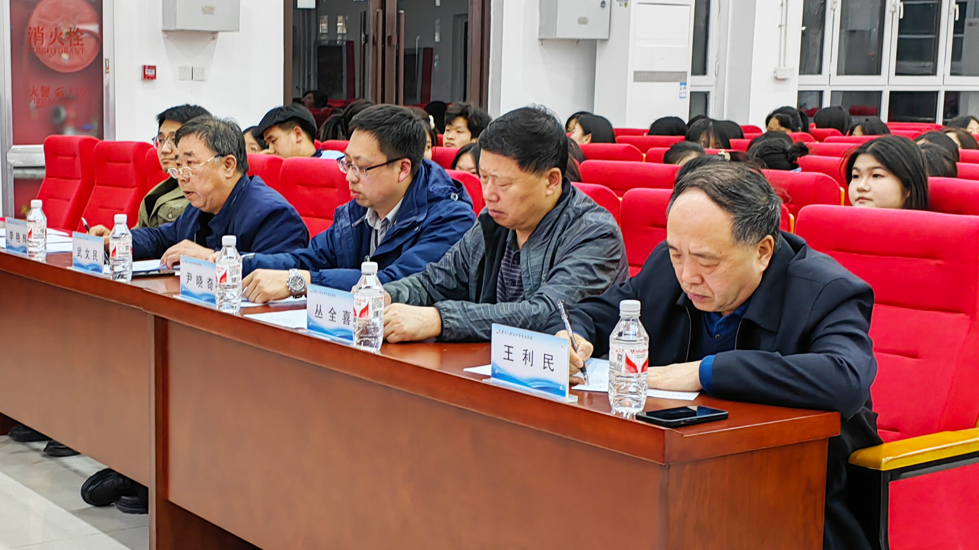 评委1.jpg 评委1.jpg