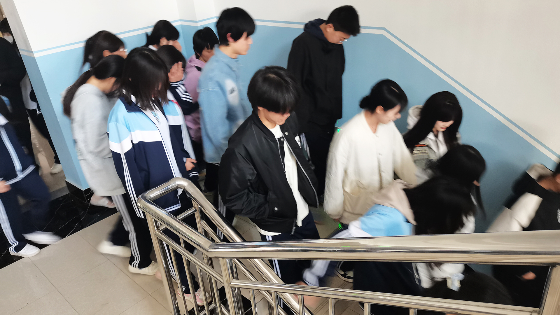 学生1.jpg 学生1.jpg