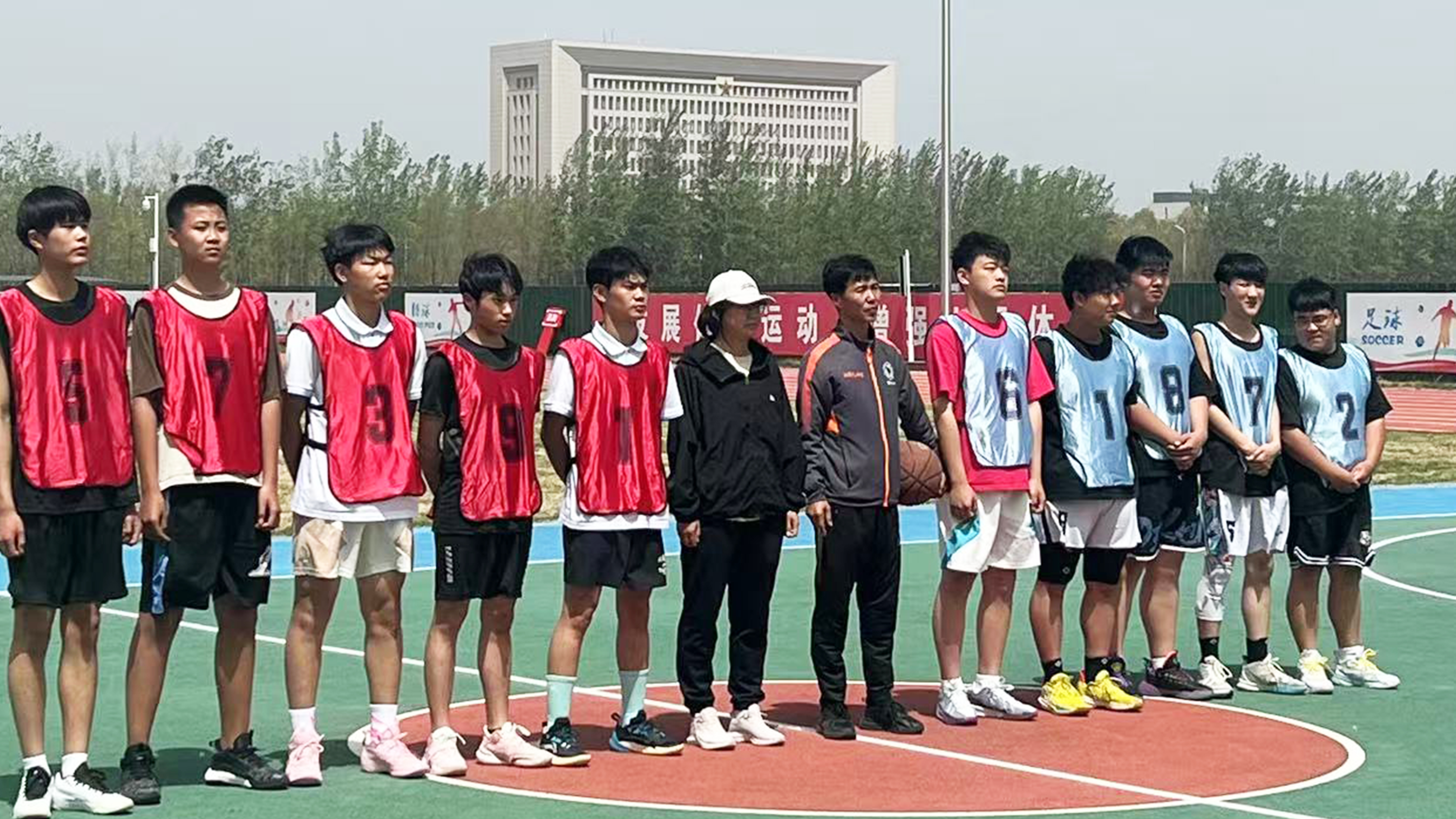 打篮球.jpg 打篮球.jpg