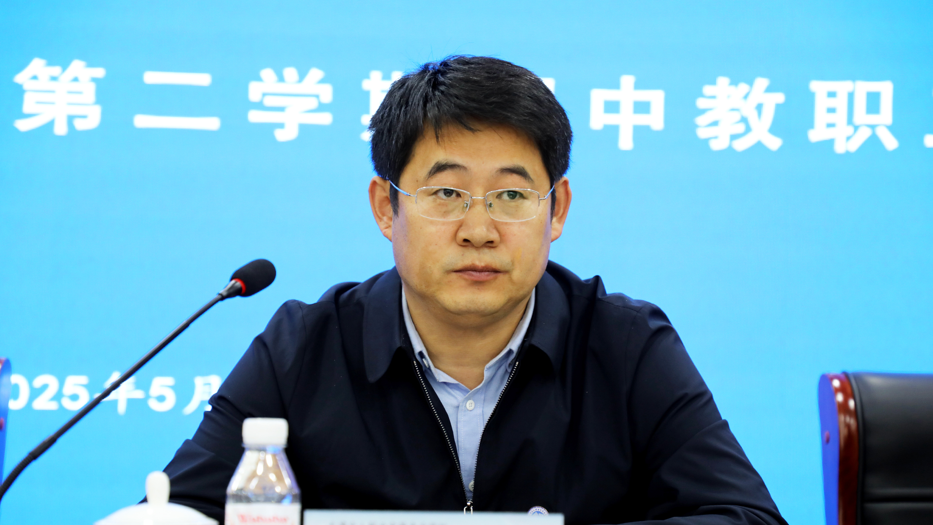 书记.jpg 书记.jpg