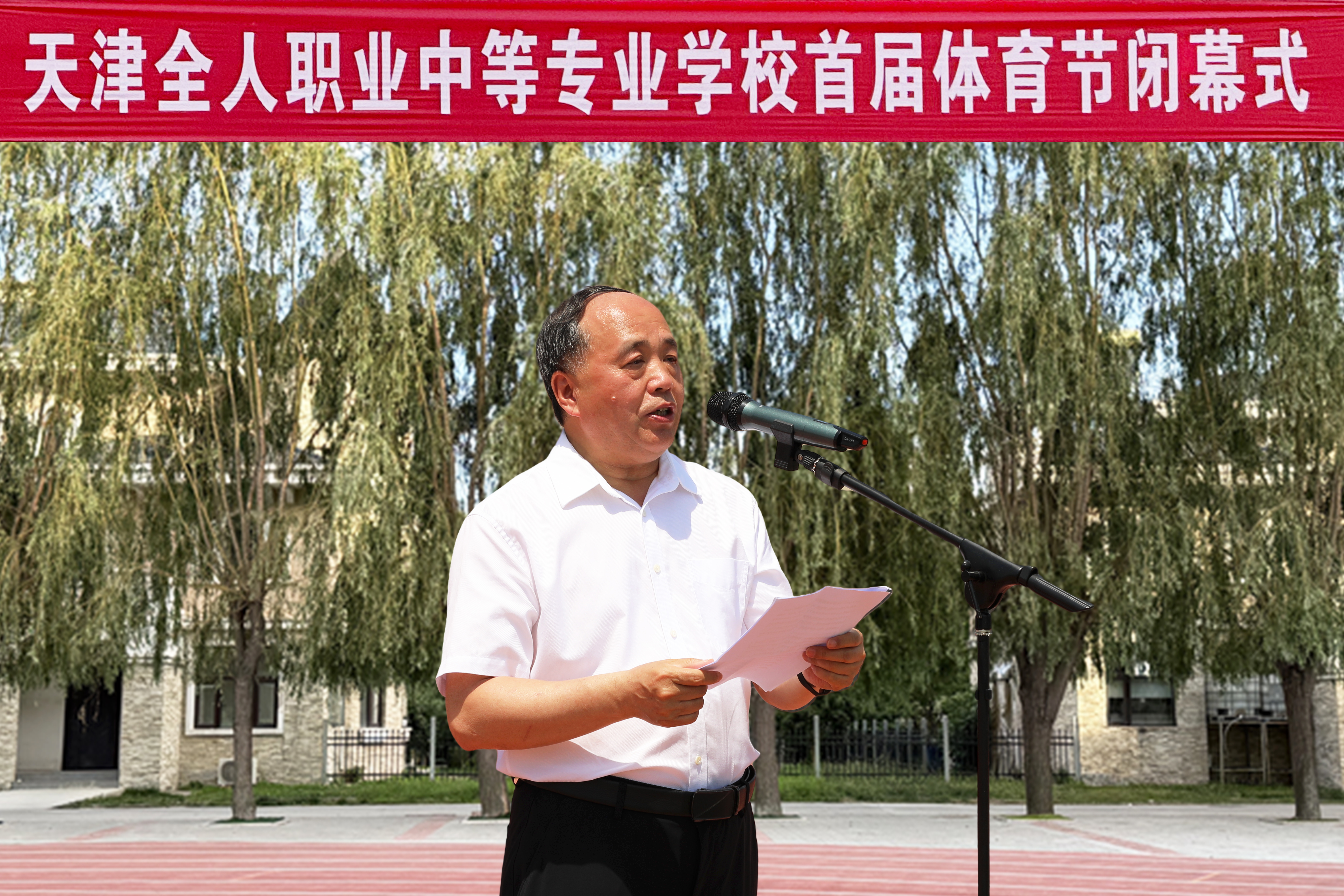王校.jpg 王校.jpg