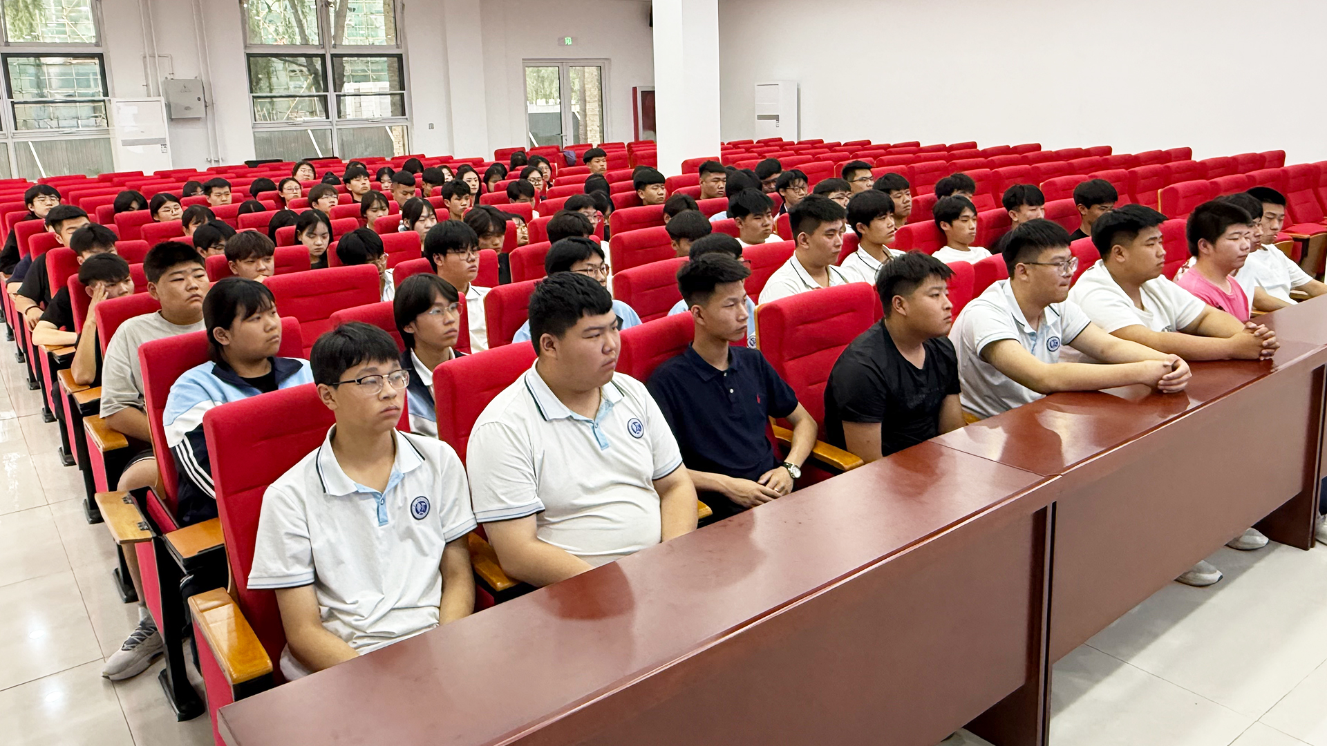学生.jpg 学生.jpg