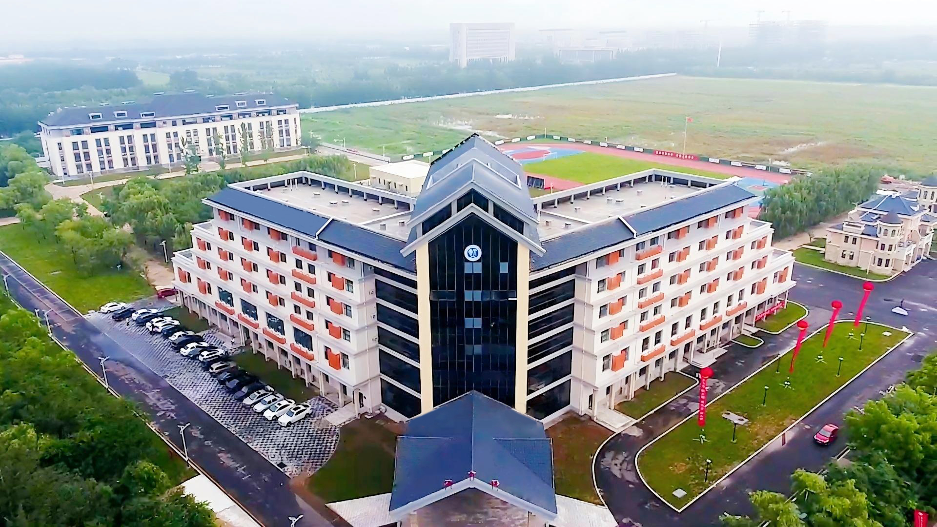 校园全景.jpg 校园全景.jpg