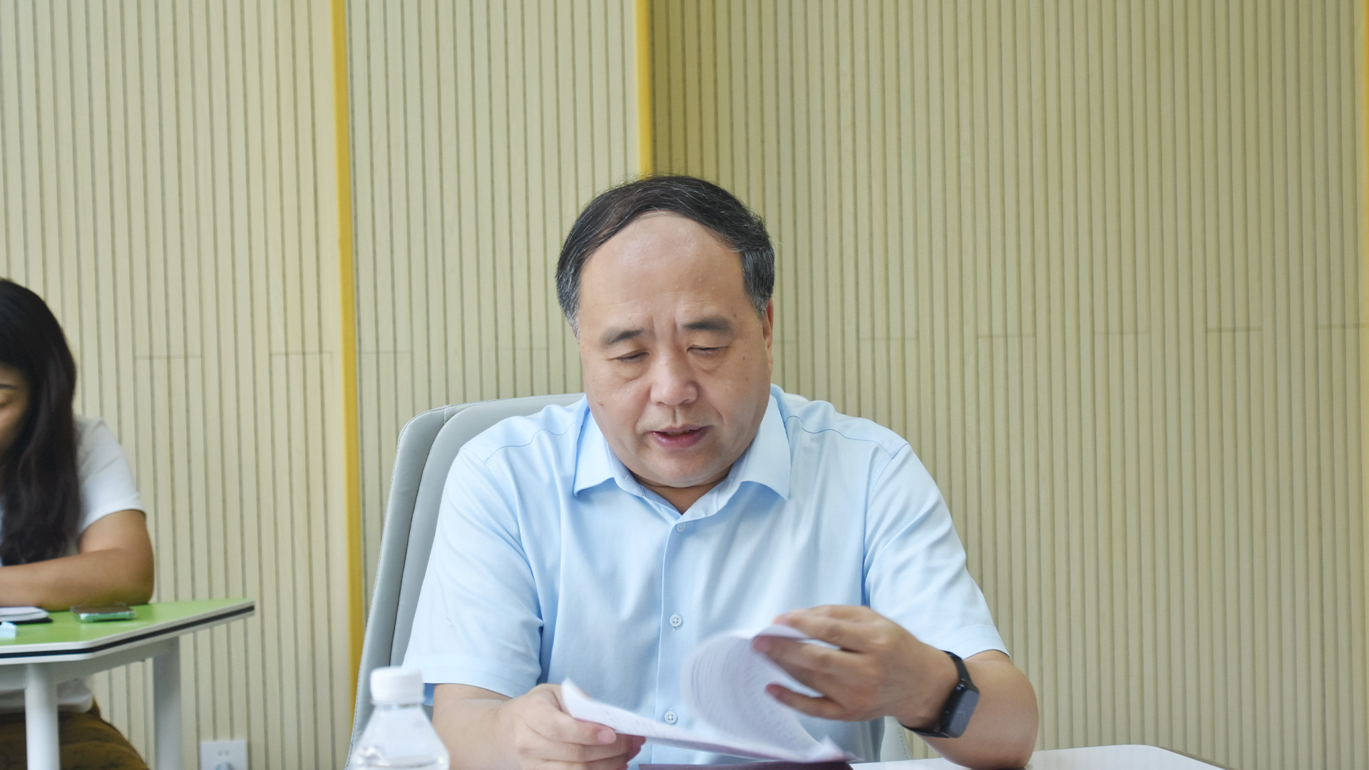 王校长特写.jpg 王校长特写.jpg