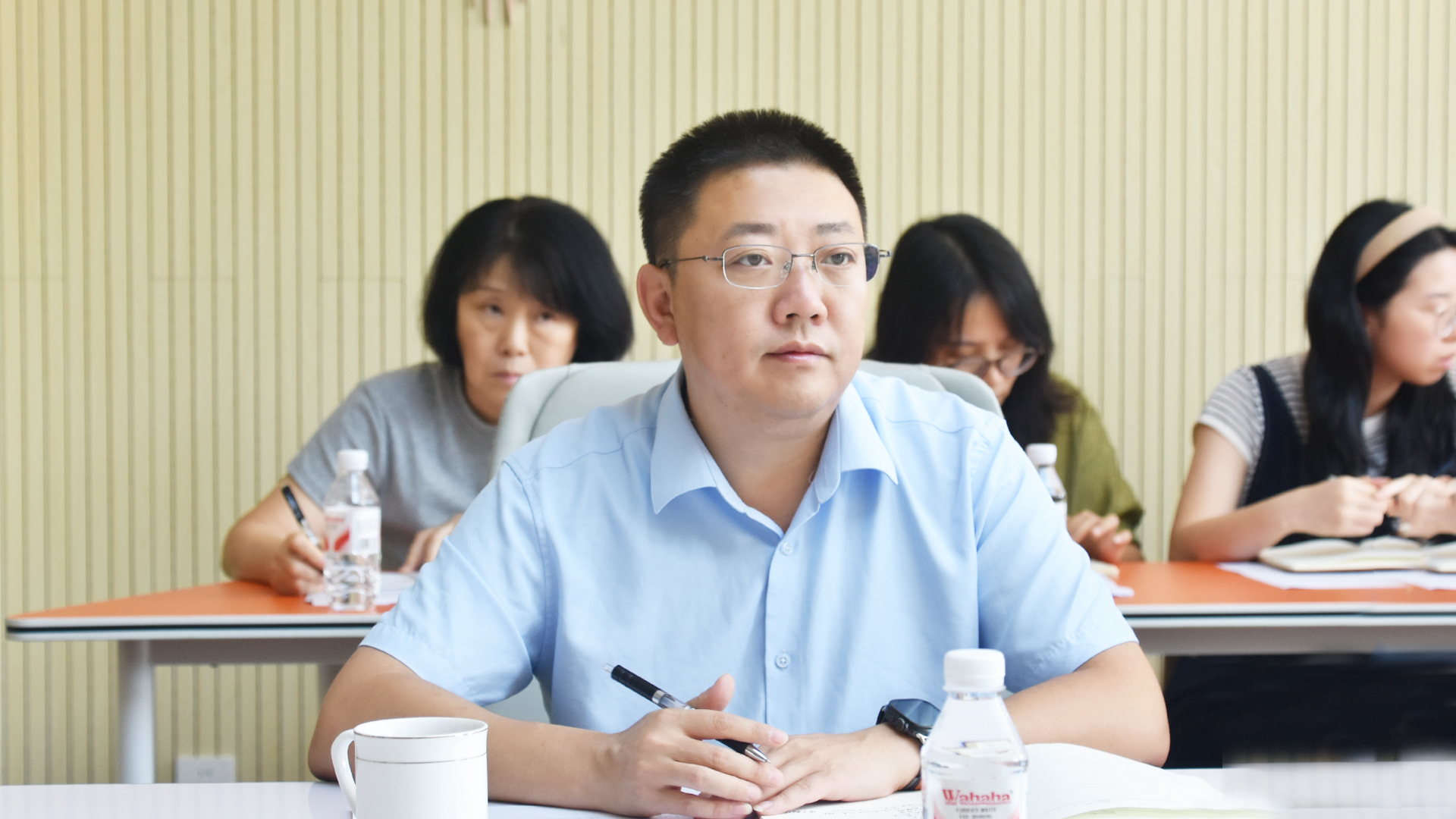 张校.jpg 张校.jpg