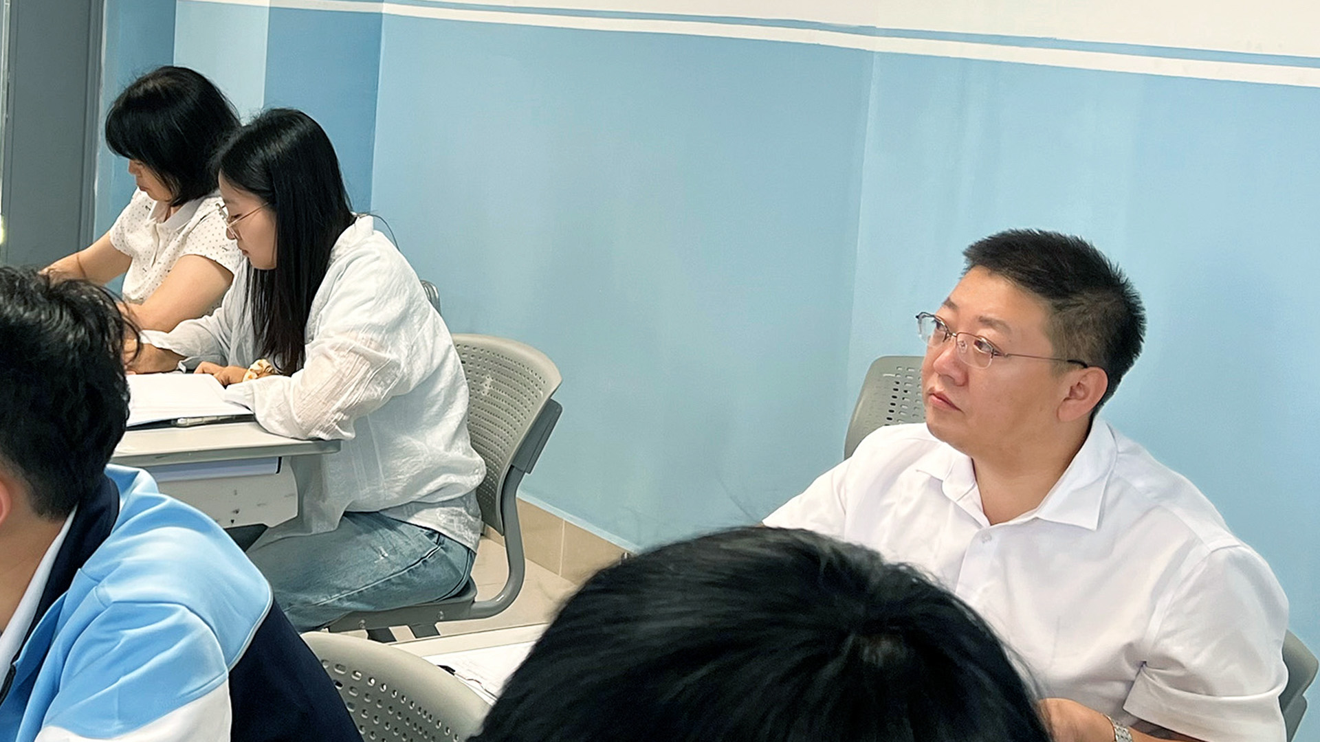 计算机4领导.JPG