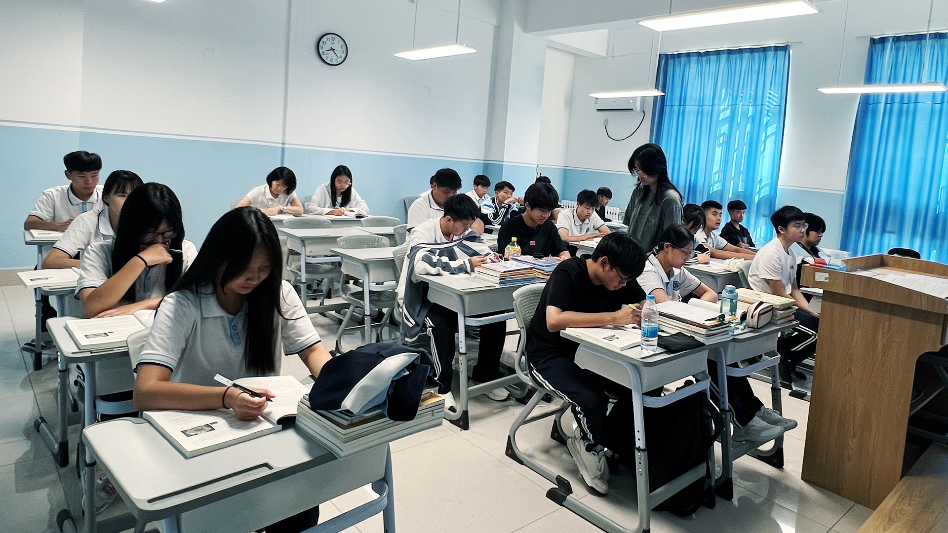 计算机3学生.JPG