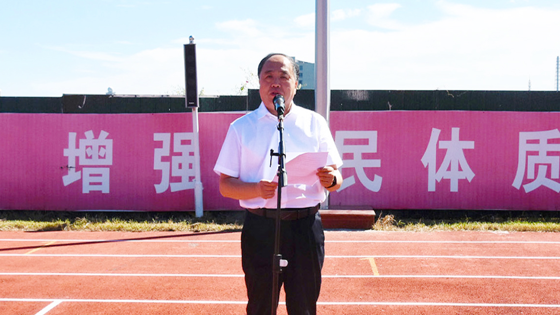 王校长.jpg 王校长.jpg