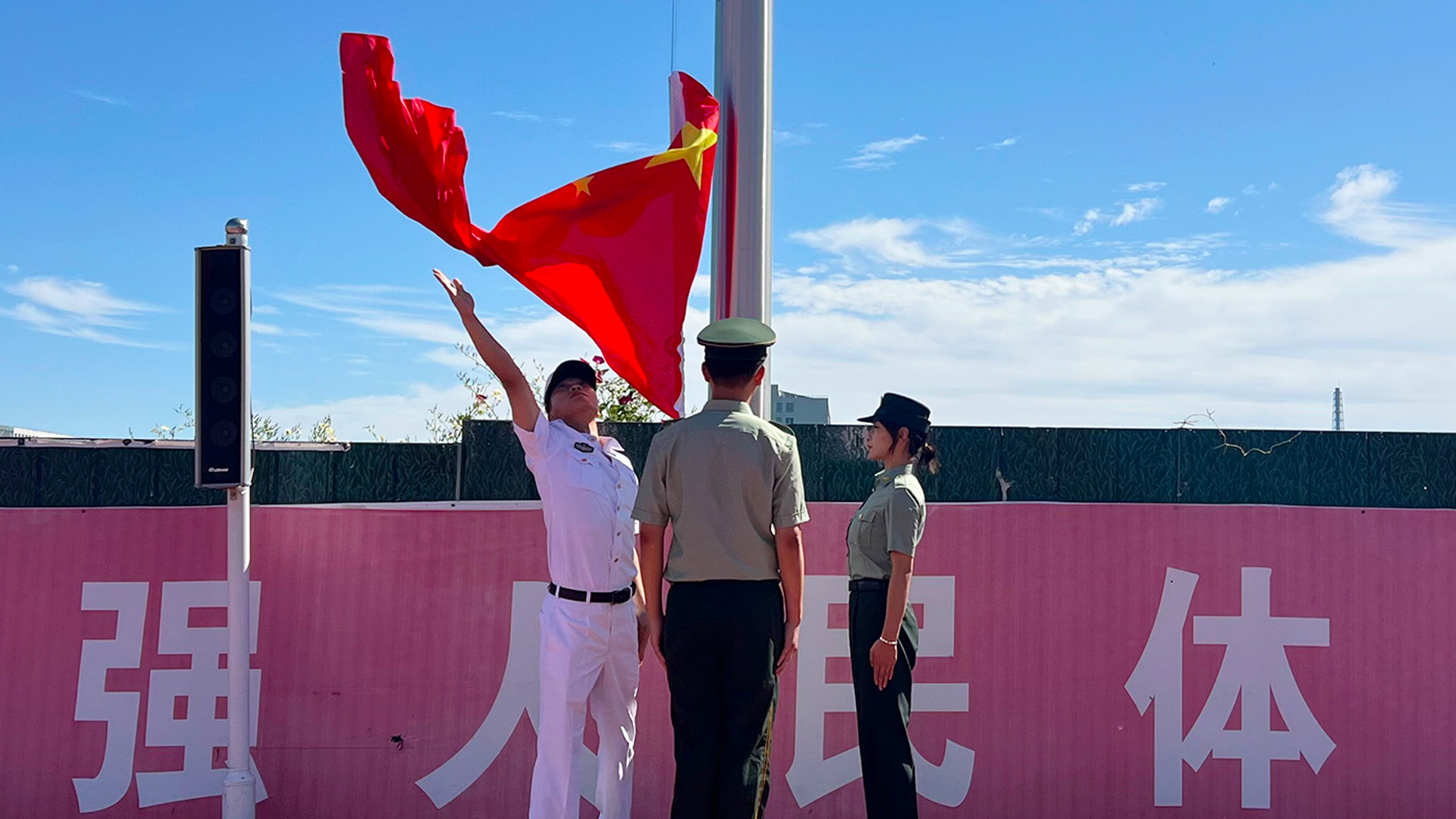 升旗.jpg 升旗.jpg