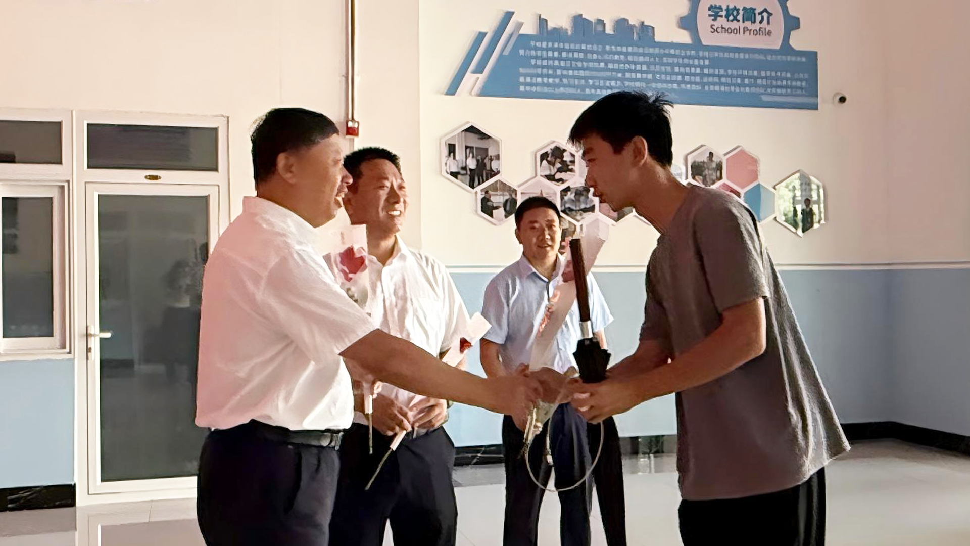 丛校长.jpg 丛校长.jpg