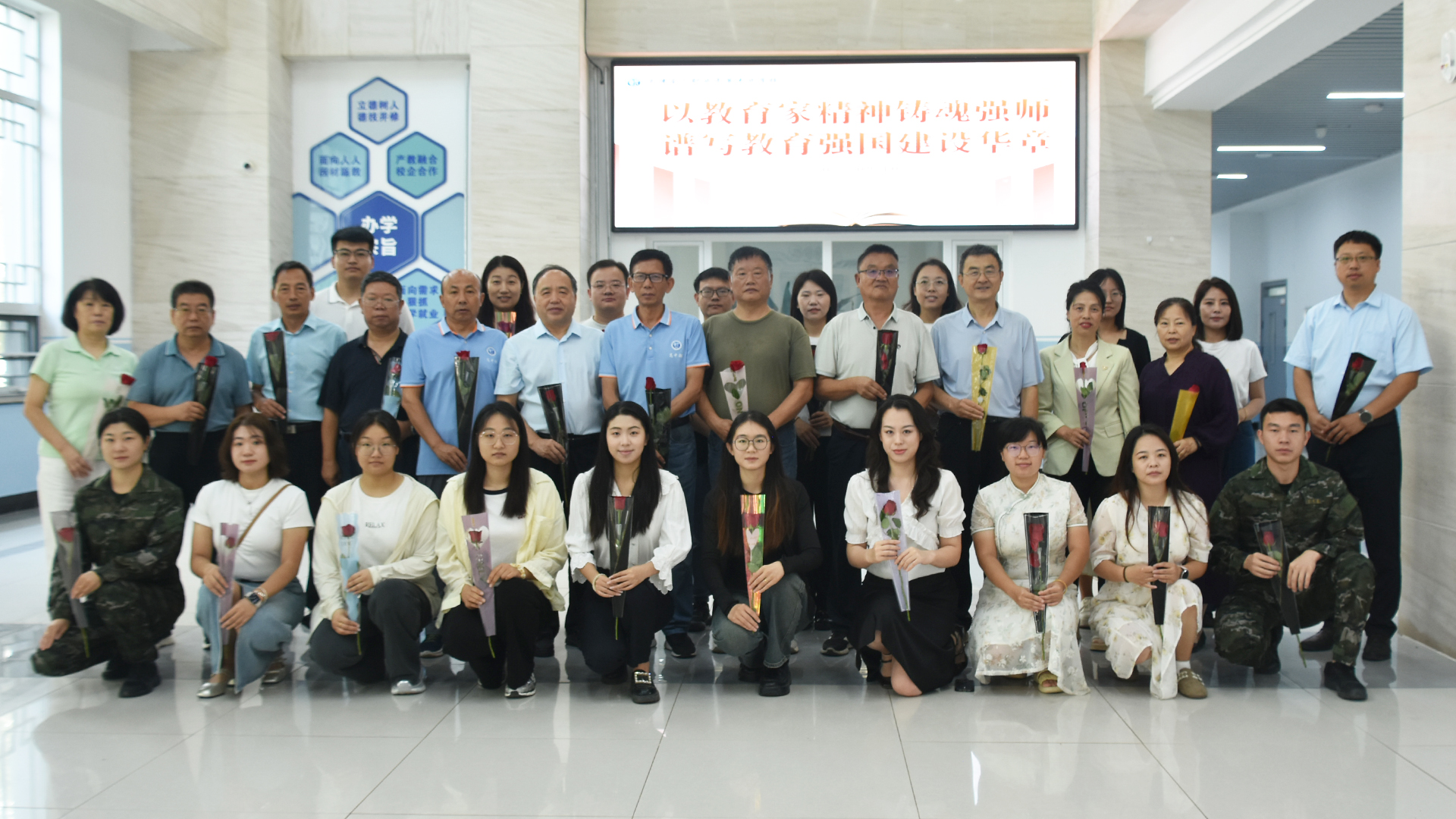 教学楼合照.jpg 教学楼合照.jpg