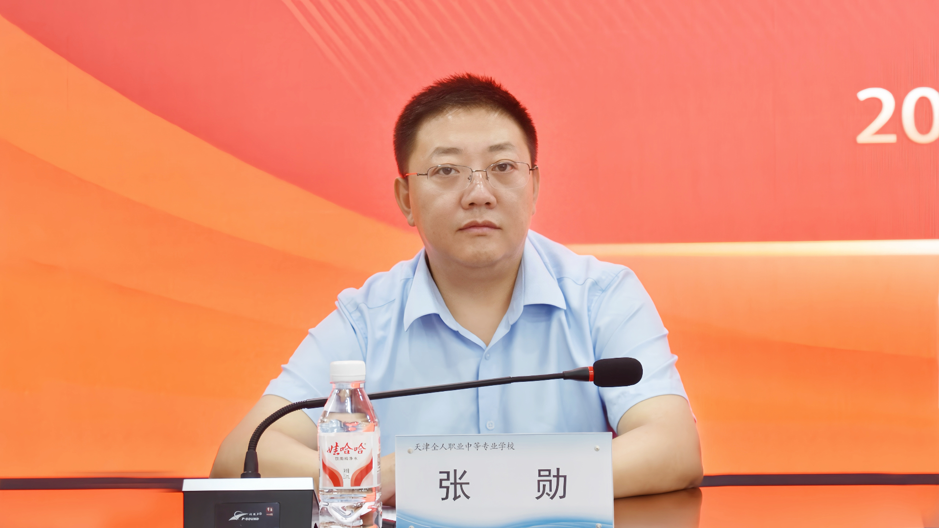 张勋校长宣读.jpg 张勋校长宣读.jpg