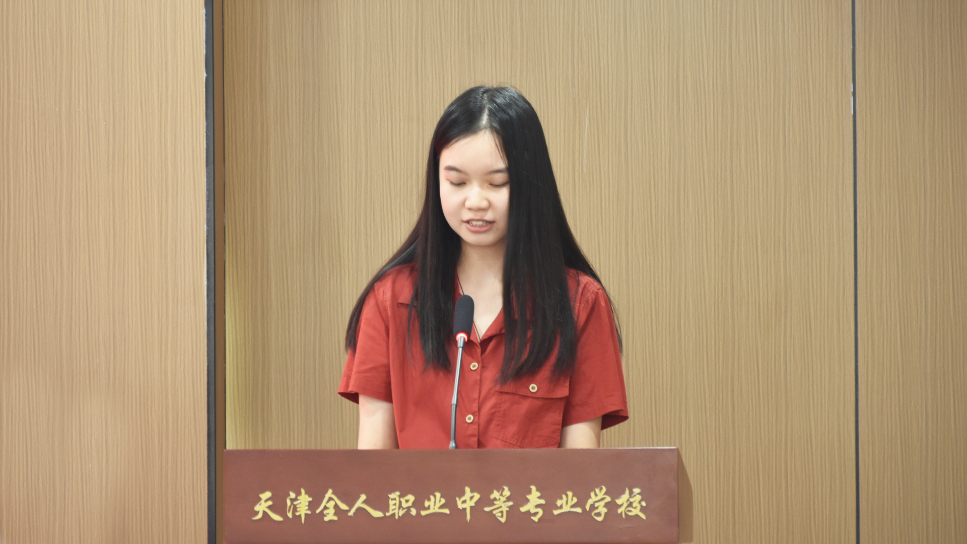 李博.jpg 李博.jpg