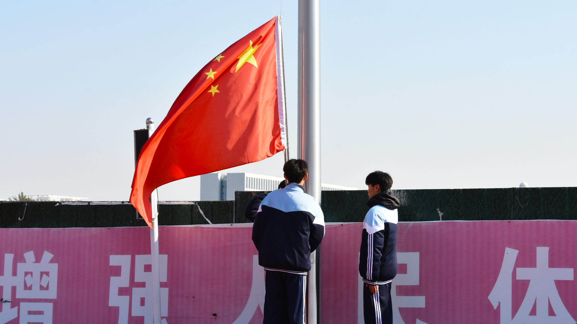 升旗.jpg 升旗.jpg