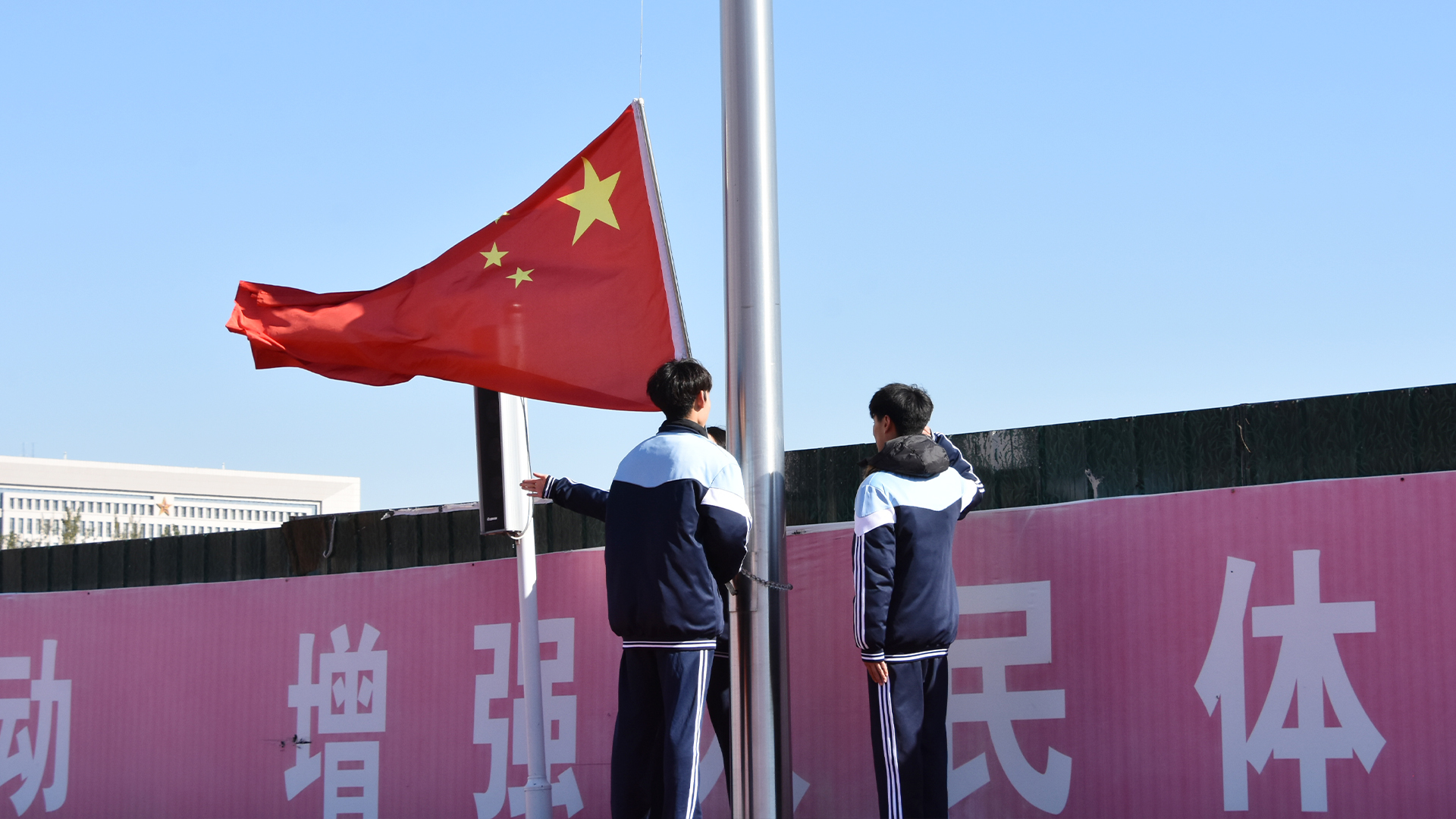 升旗.jpg 升旗.jpg