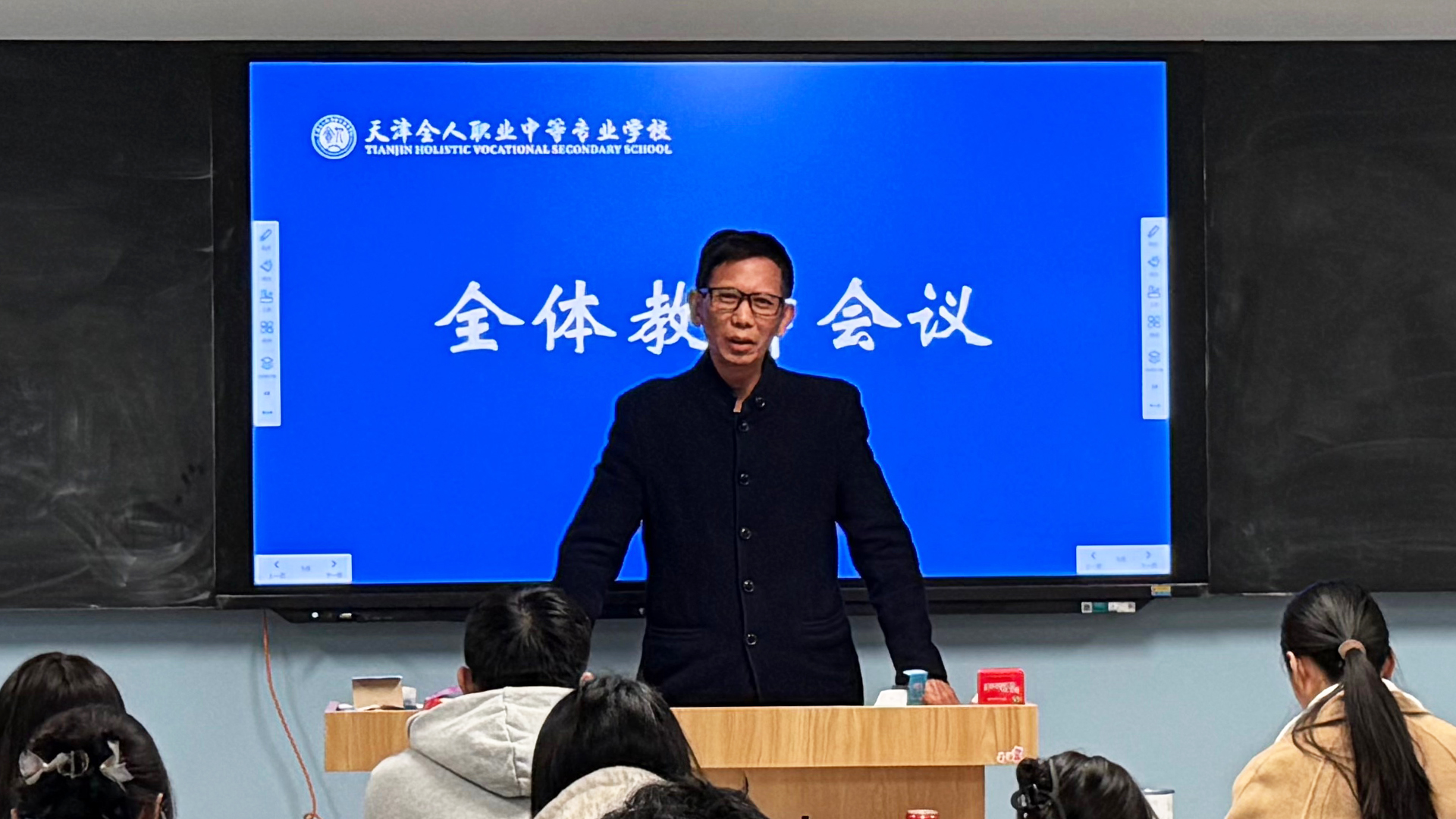 吕校长.jpg 吕校长.jpg