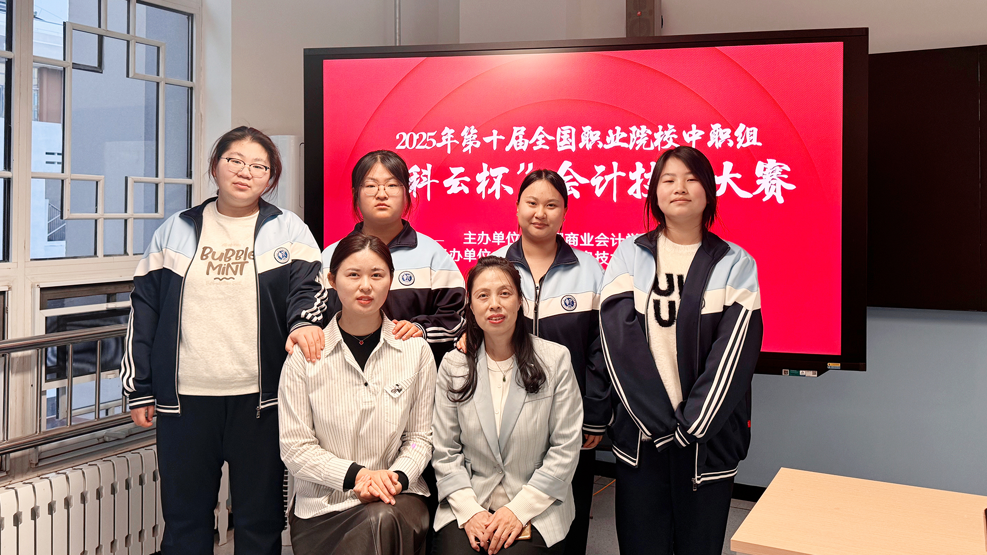 一队师生.jpg 一队师生.jpg