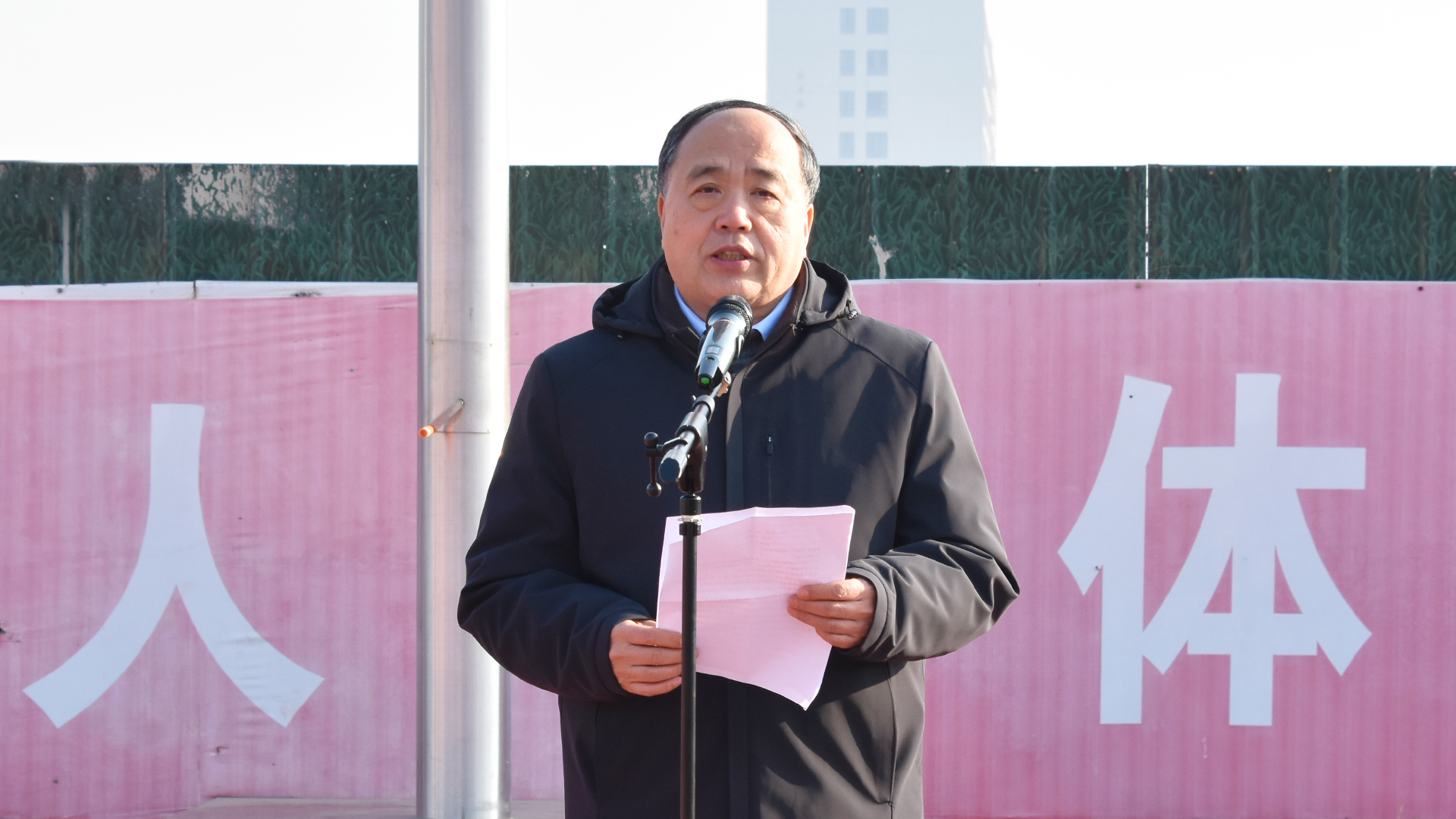 王校长.jpg 王校长.jpg