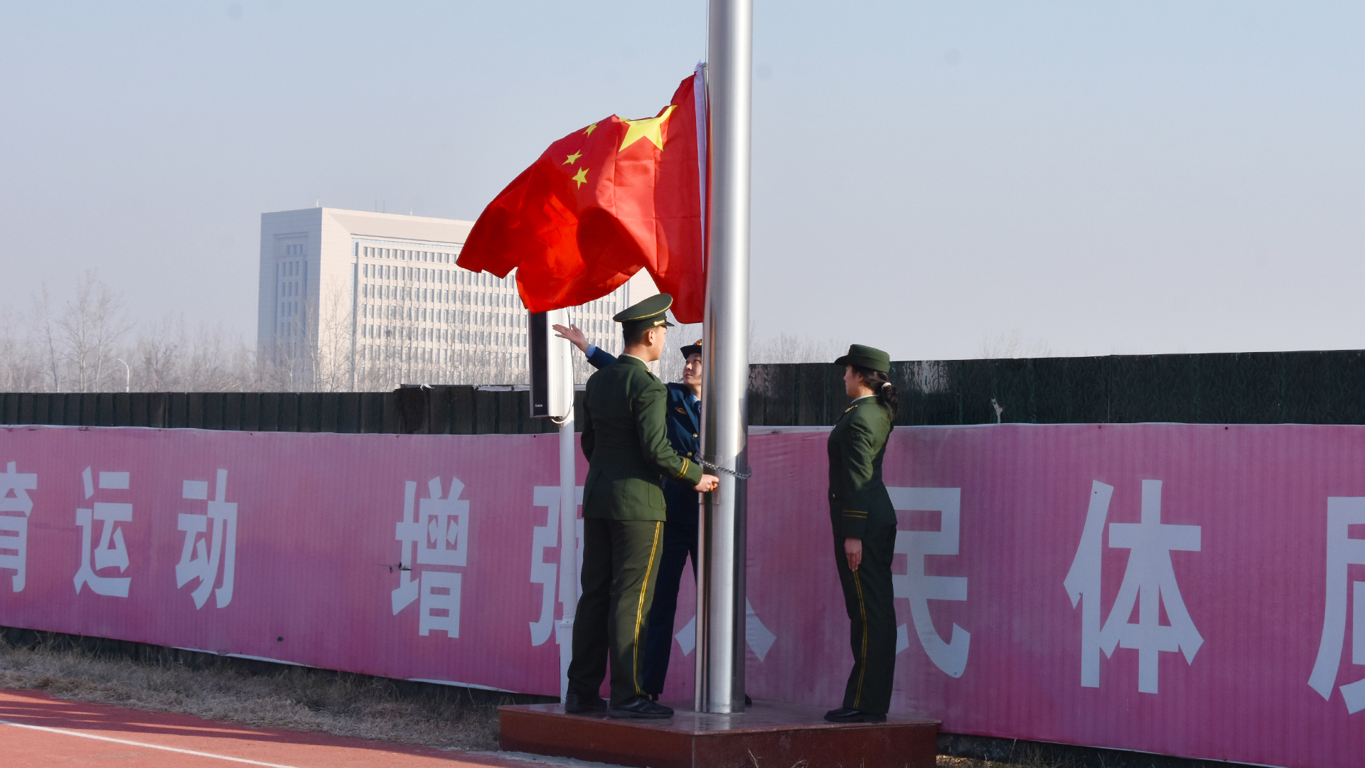 扬旗.jpg 扬旗.jpg