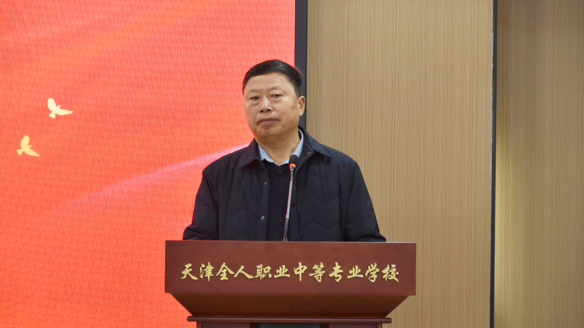领导讲话.jpg 领导讲话.jpg