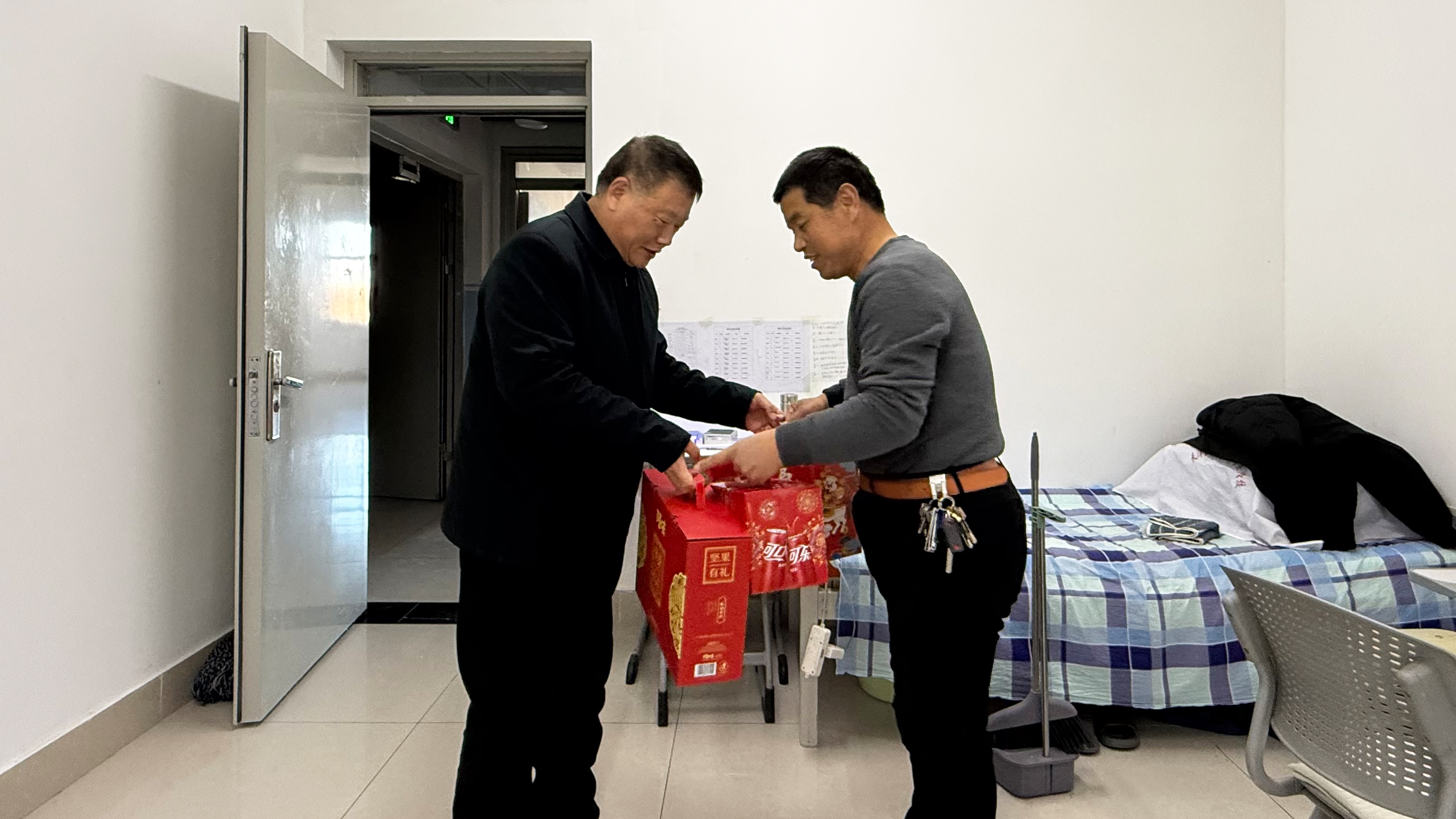 慰问 1.jpg 慰问 1.jpg