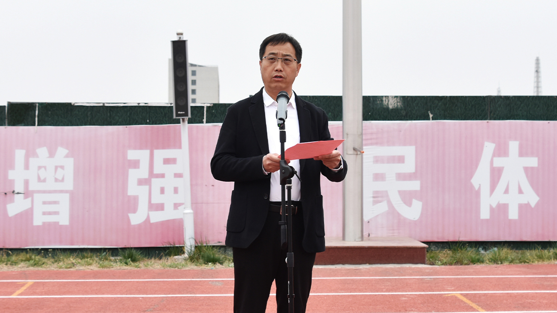 刘强.jpg 刘强.jpg