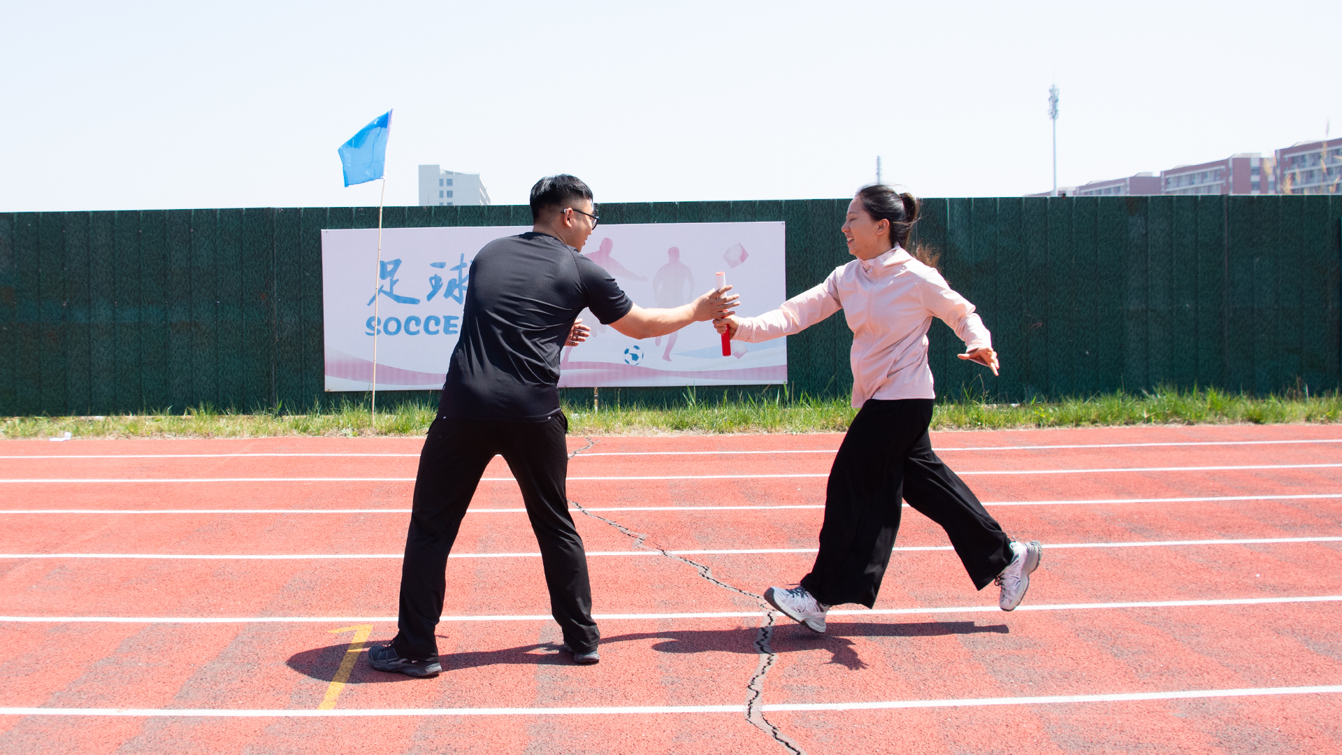 接力1.jpg 接力1.jpg