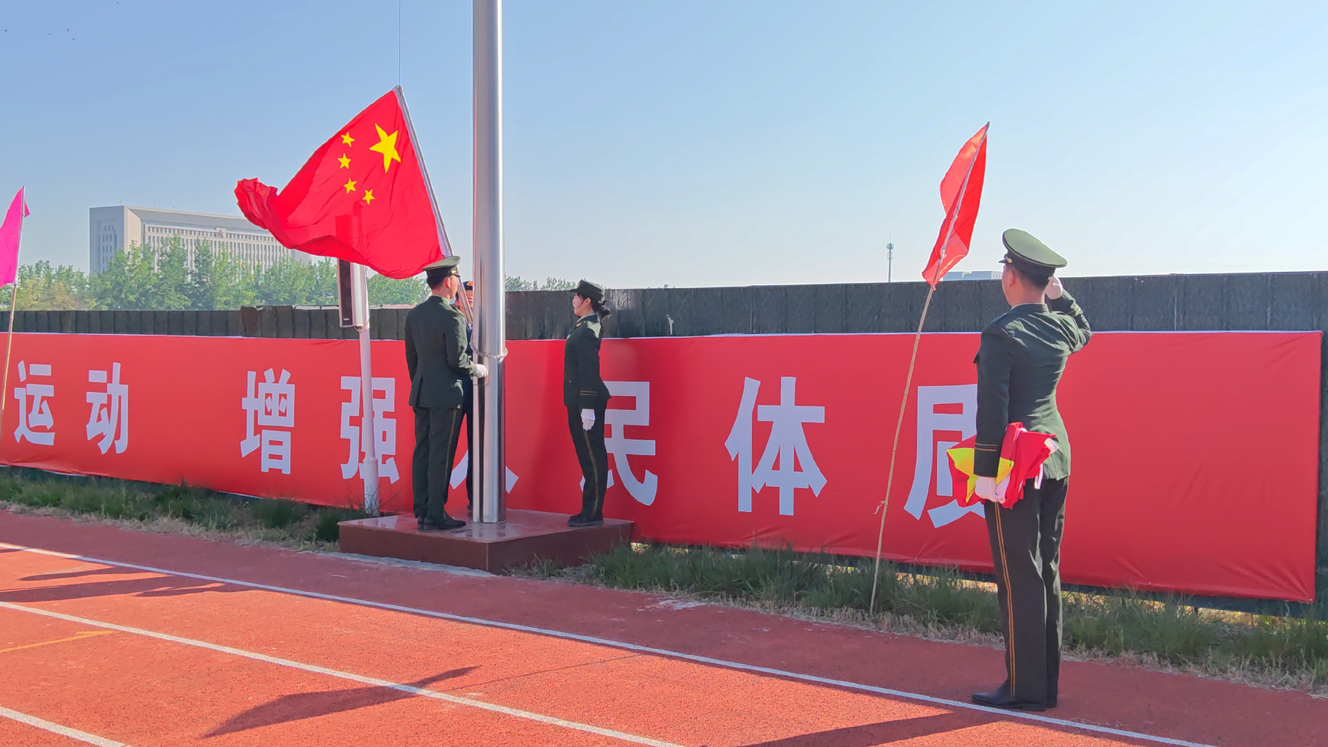 升旗.jpg 升旗.jpg