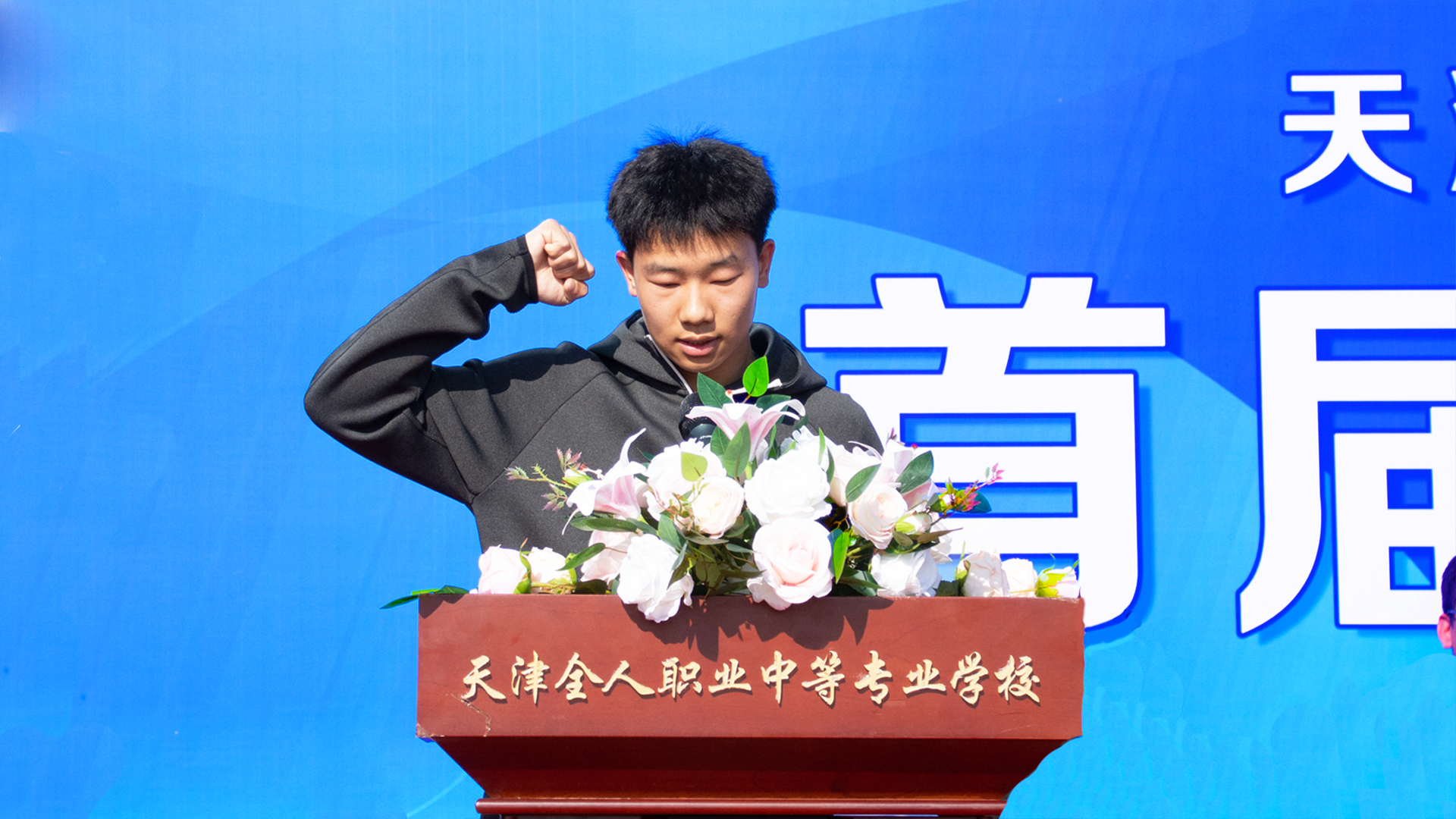 小孩宣誓.jpg 小孩宣誓.jpg