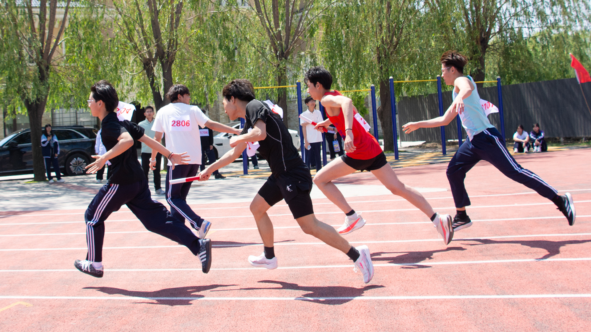 学生接力1.jpg 学生接力1.jpg