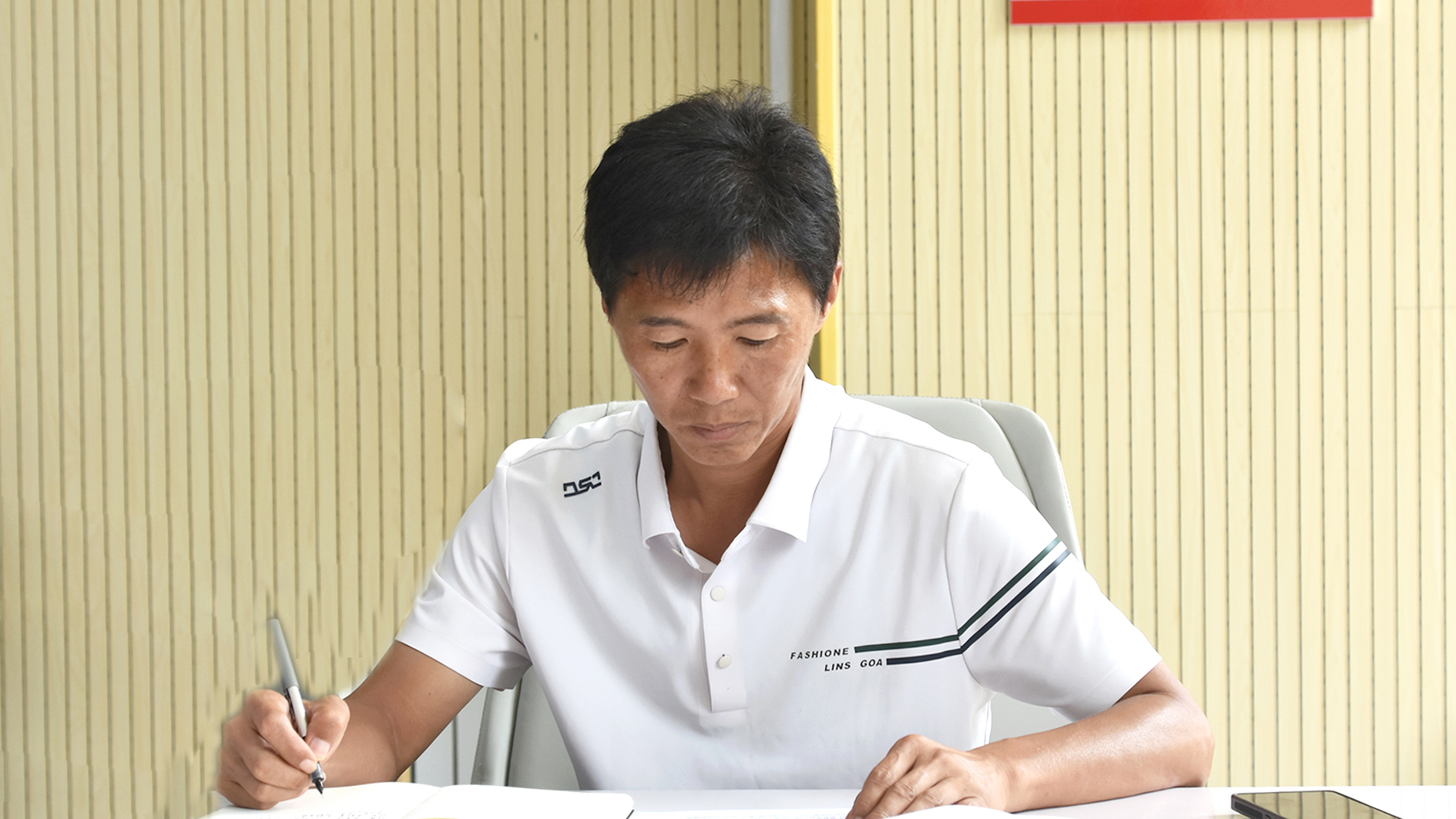 李艳辉.jpg 李艳辉.jpg